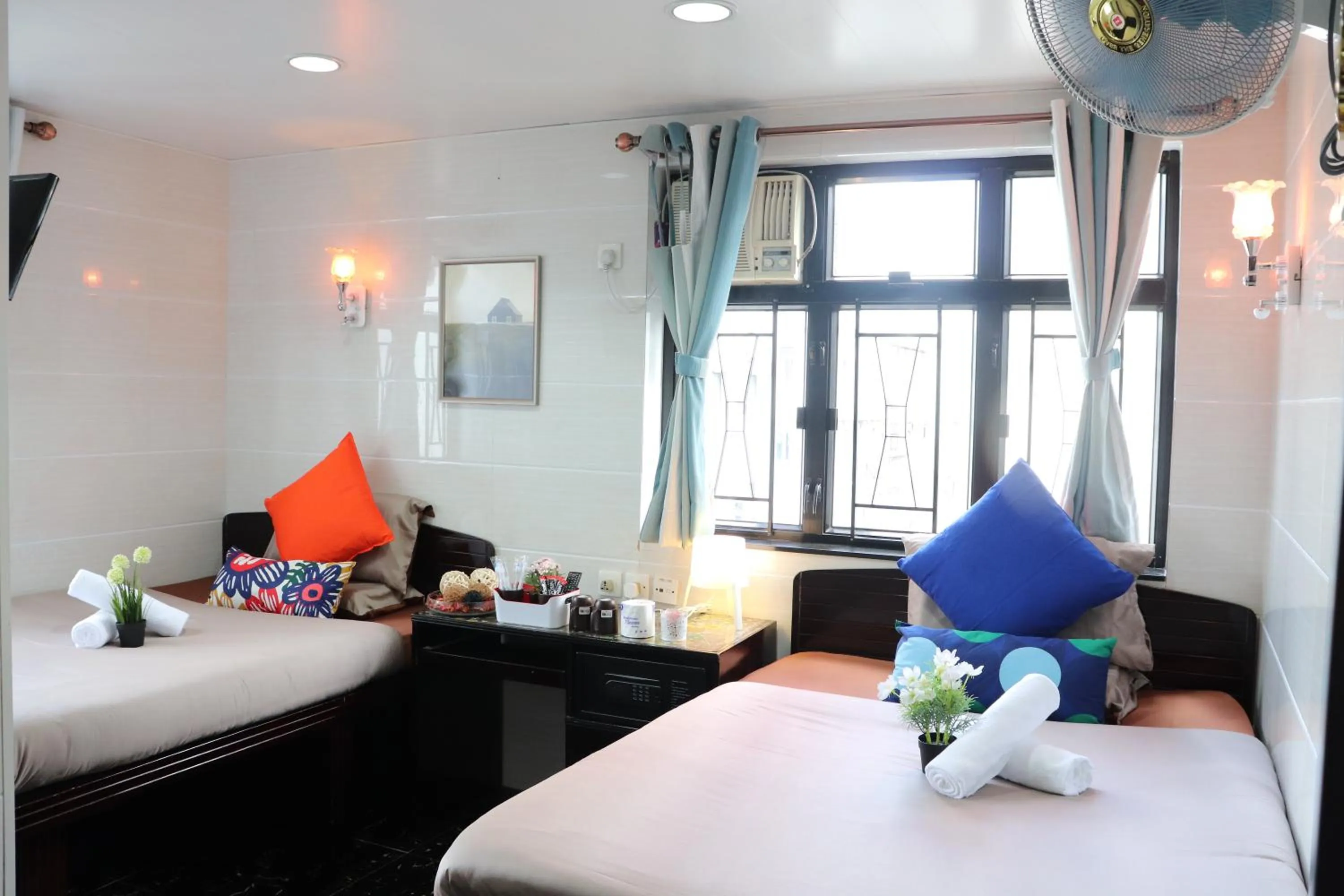 Bedroom, Bed in Metrocity Lounge