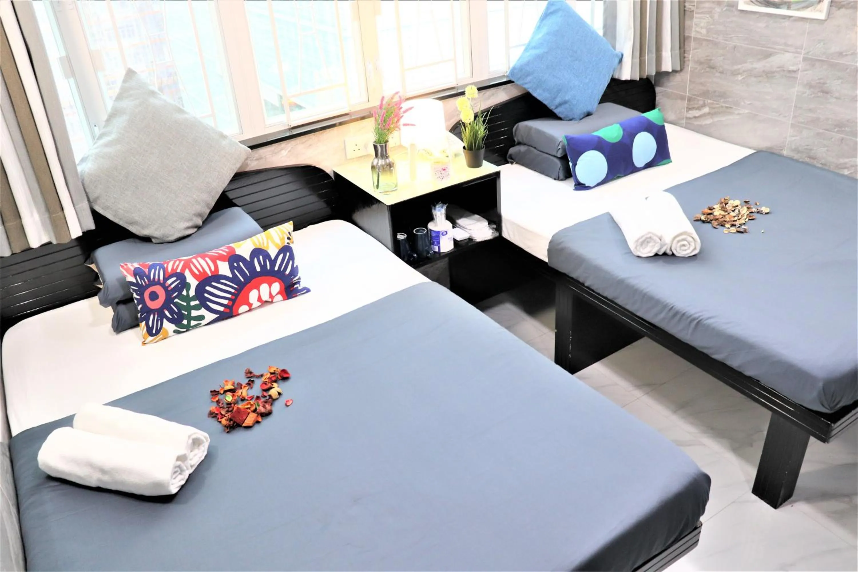 Bedroom, Bed in Metrocity Lounge