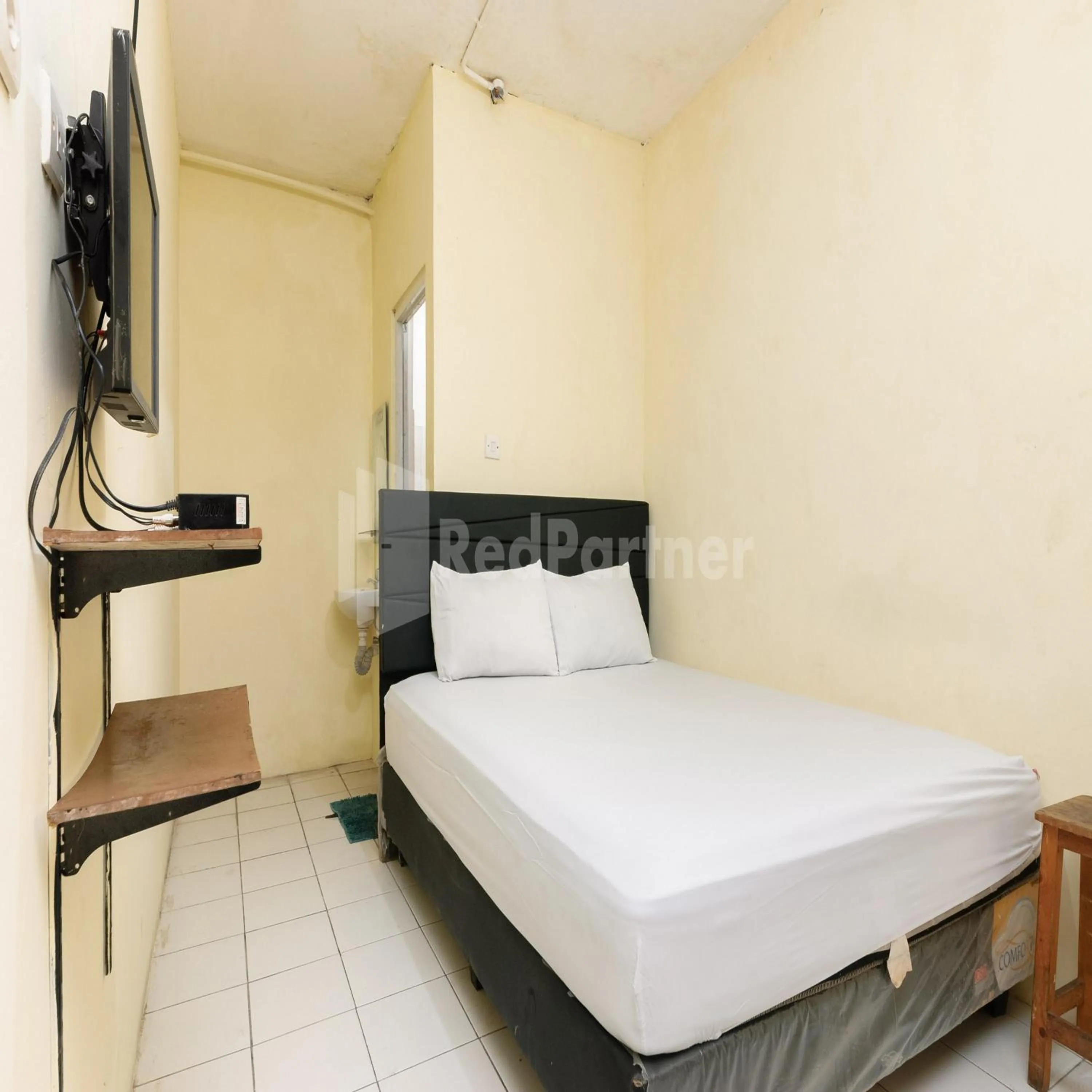 Bedroom, Bed in Pulogadung Residence by Nam RedPartner