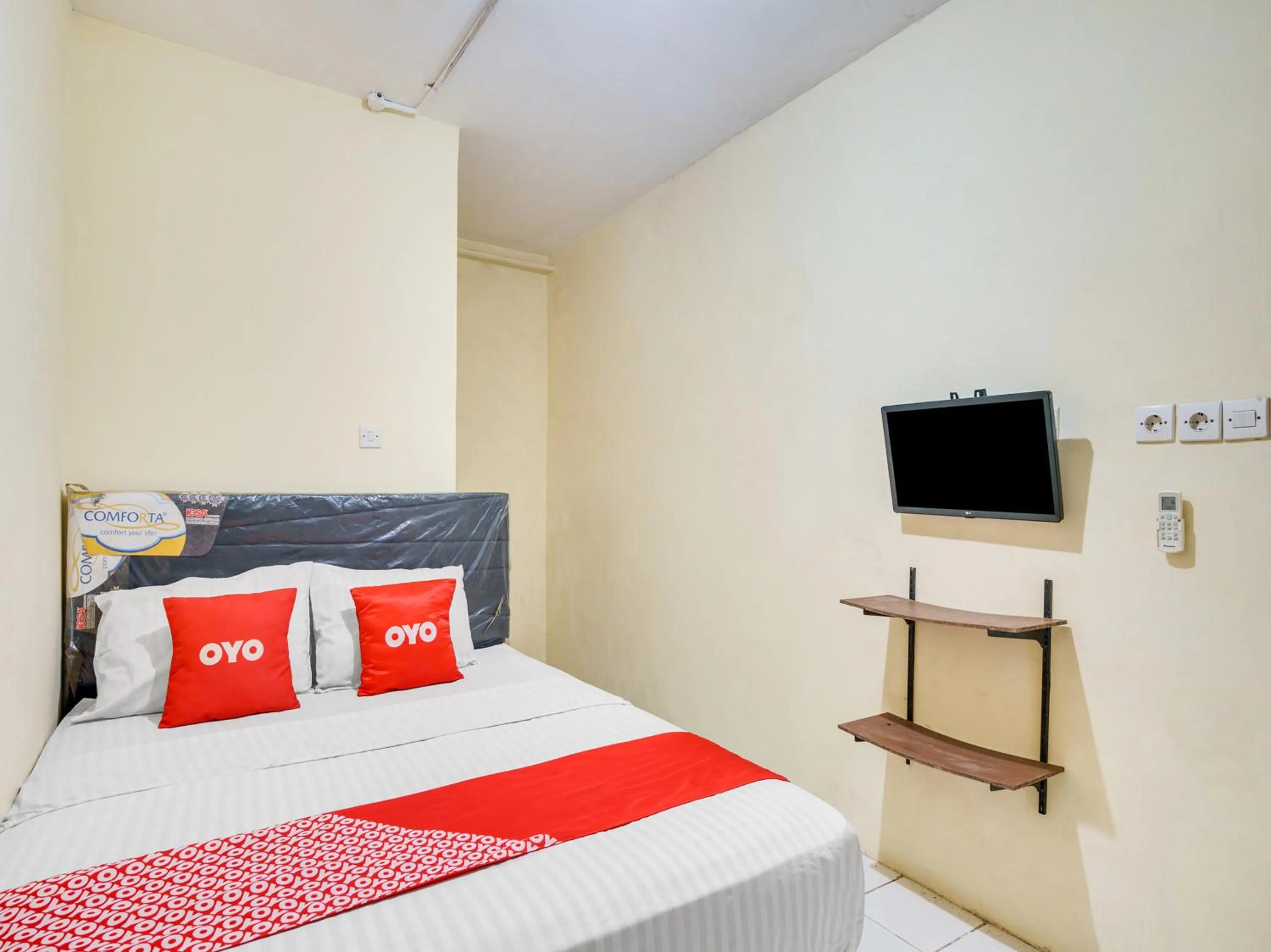 Bedroom, TV/Entertainment Center in SUPER OYO 591 Mn Residence Syariah