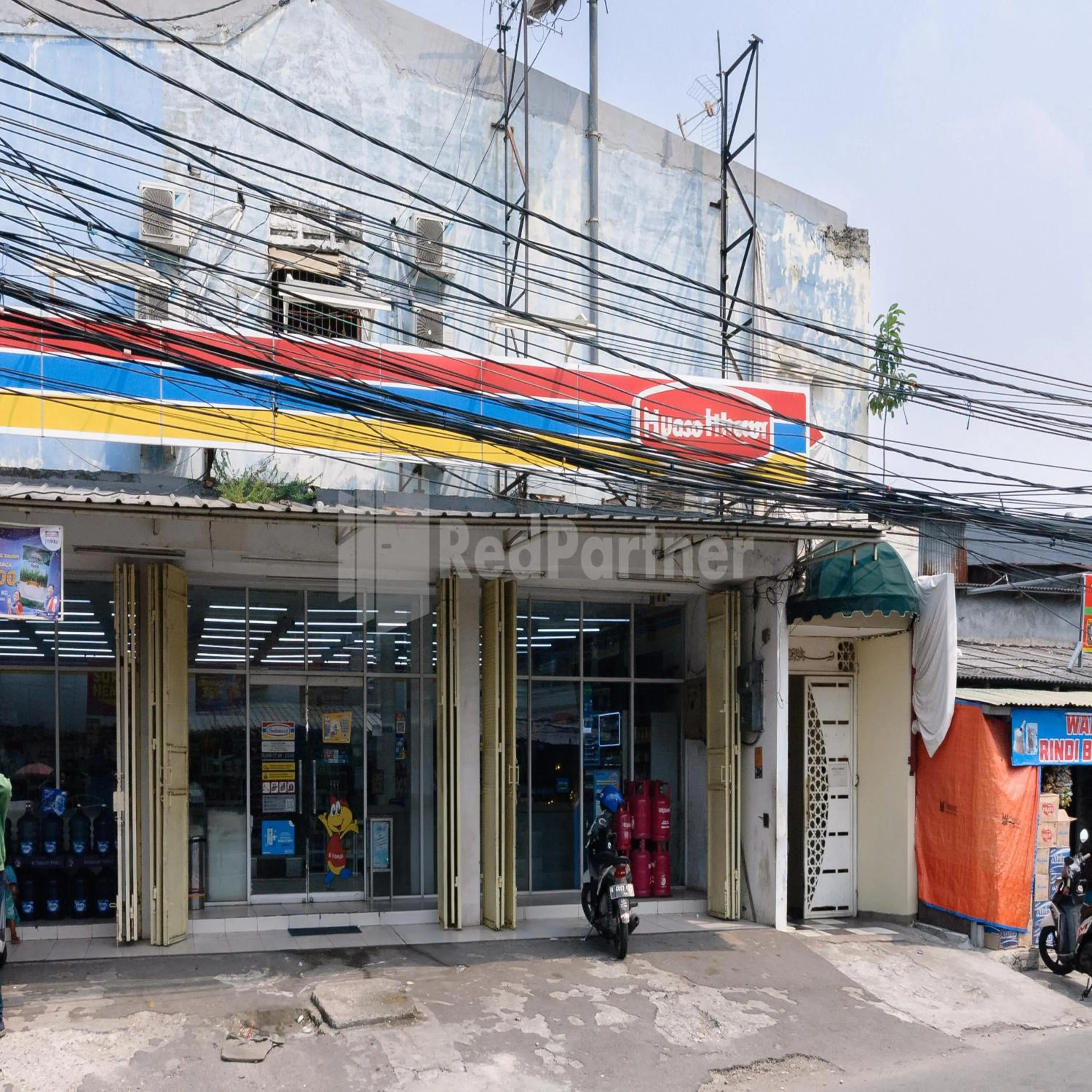 Facade/entrance in Pulogadung Residence by Nam RedPartner