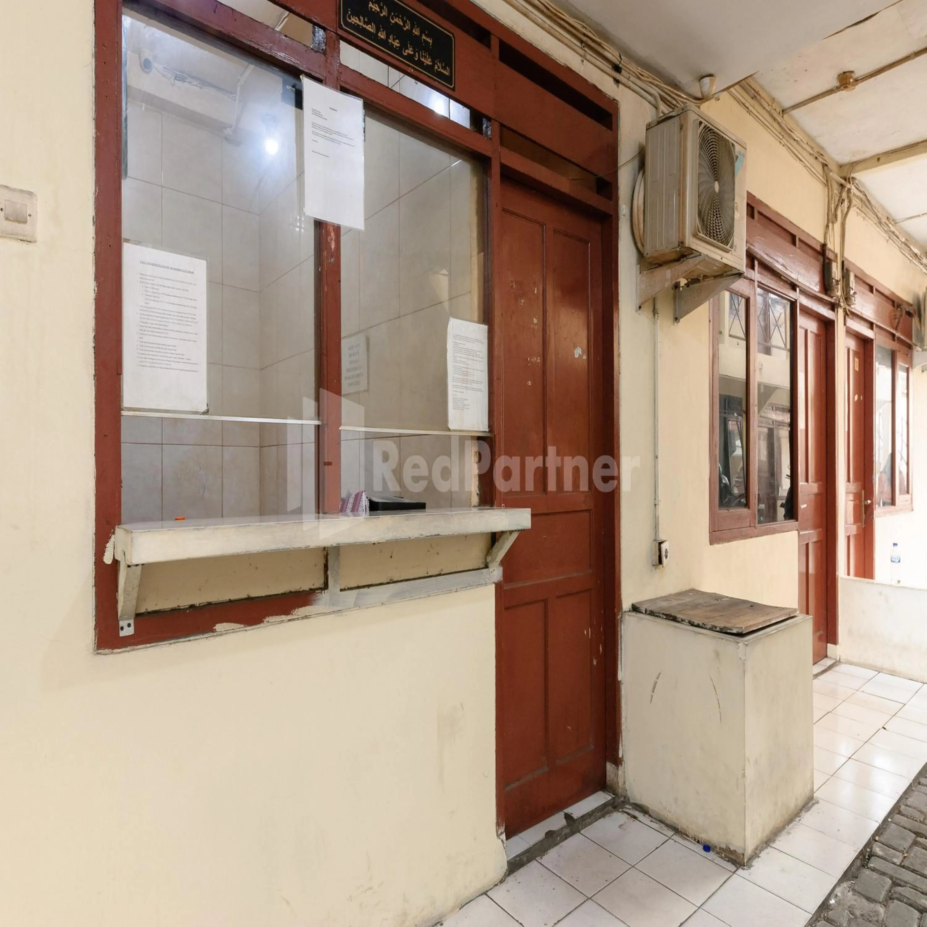 Lobby or reception in Pulogadung Residence by Nam RedPartner