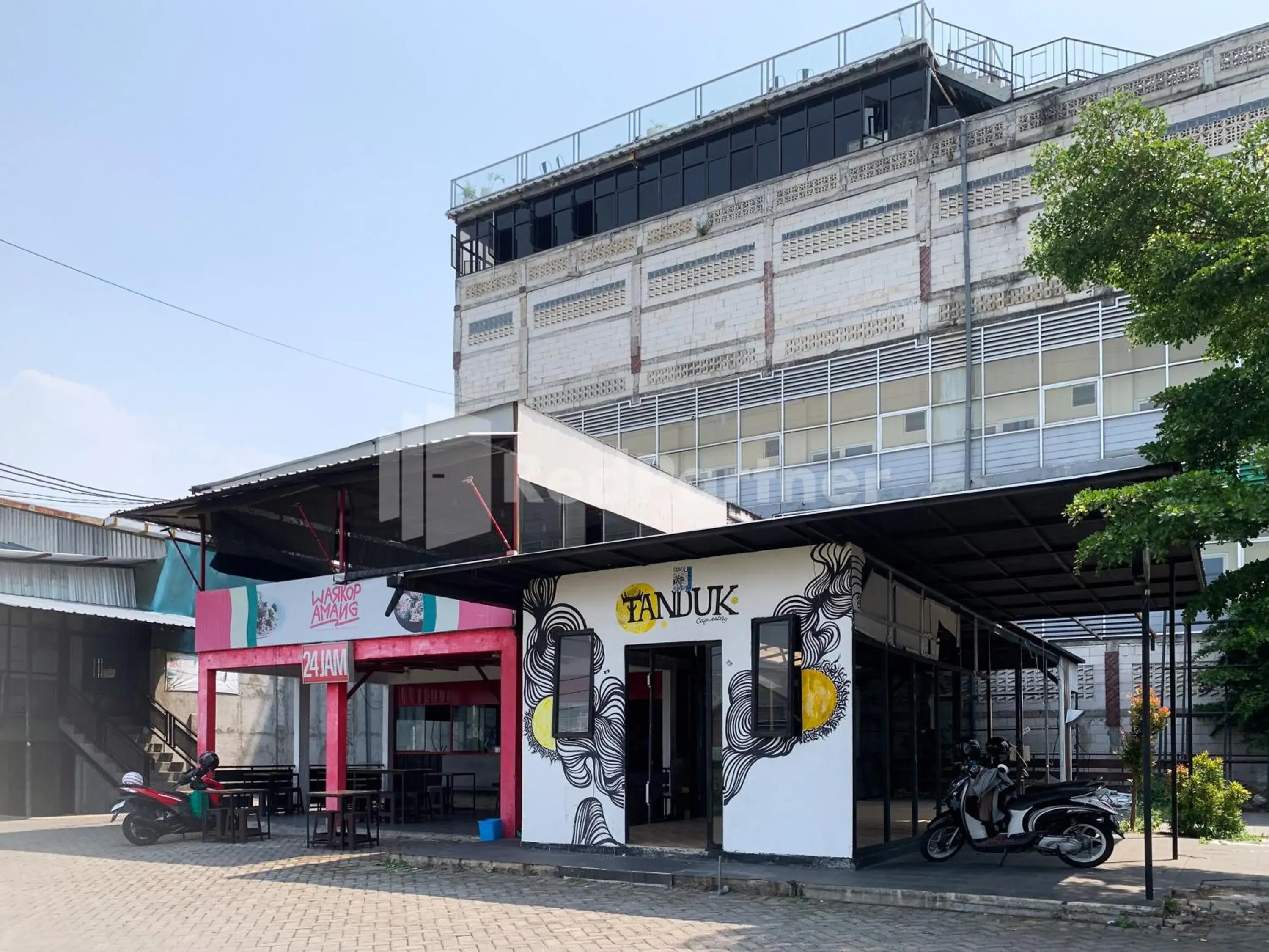 Facade/entrance in SM Guest House Malang Facade/entrance in SM Guest House Malang