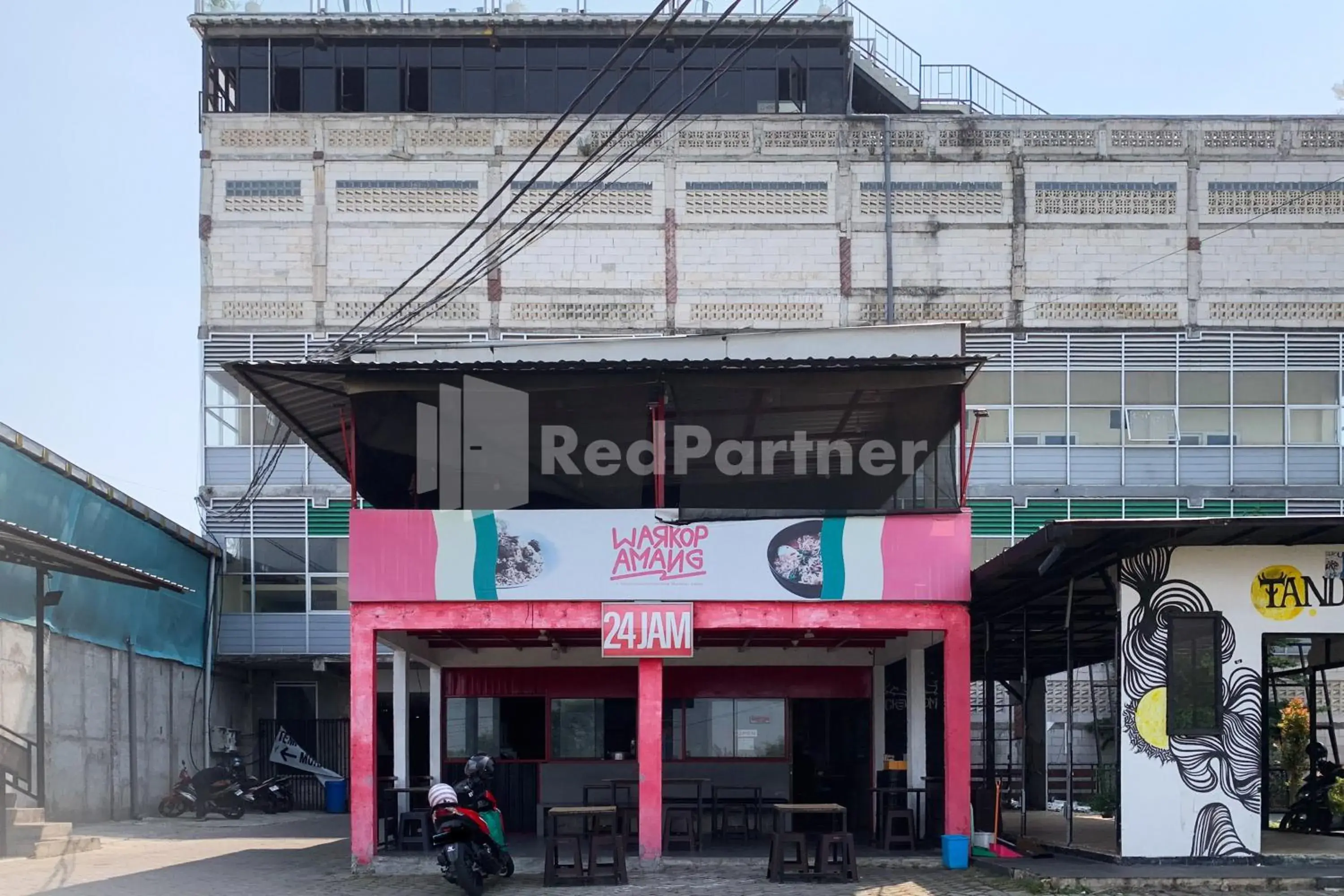 Facade/entrance in SM Guest House Malang Facade/entrance in SM Guest House Malang