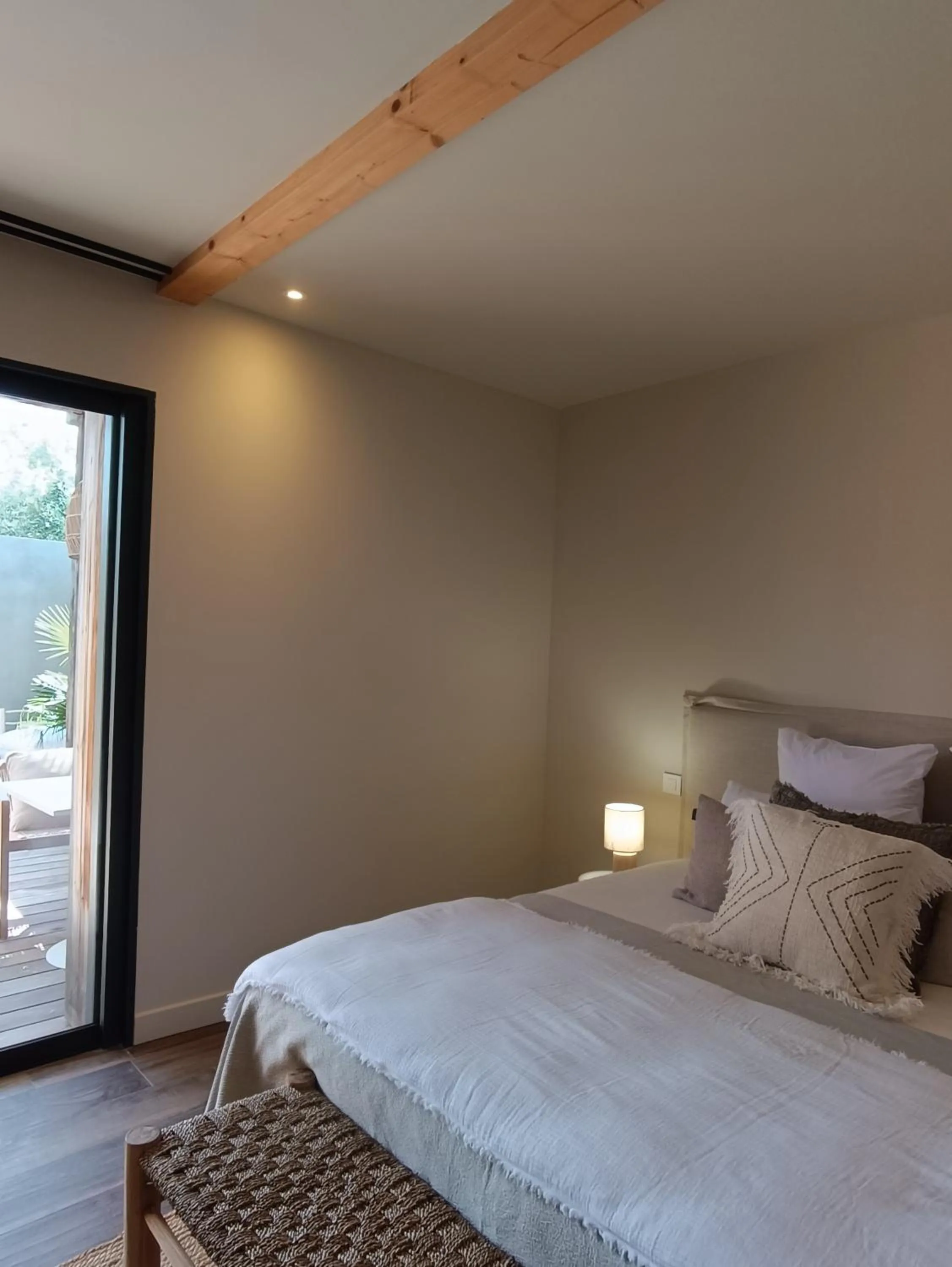 Bed in Hôtel Les Suites Du Maquis