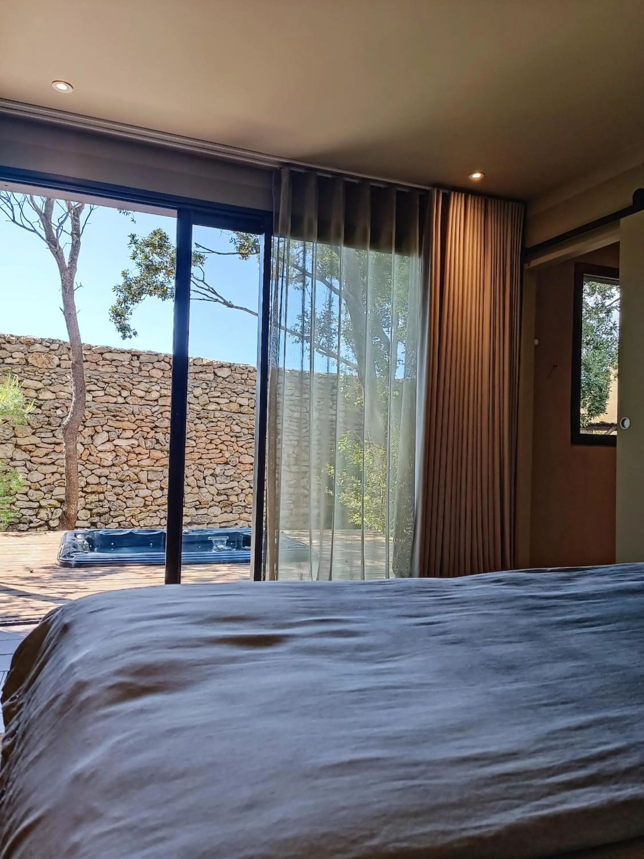 Bed in Hôtel Les Suites Du Maquis