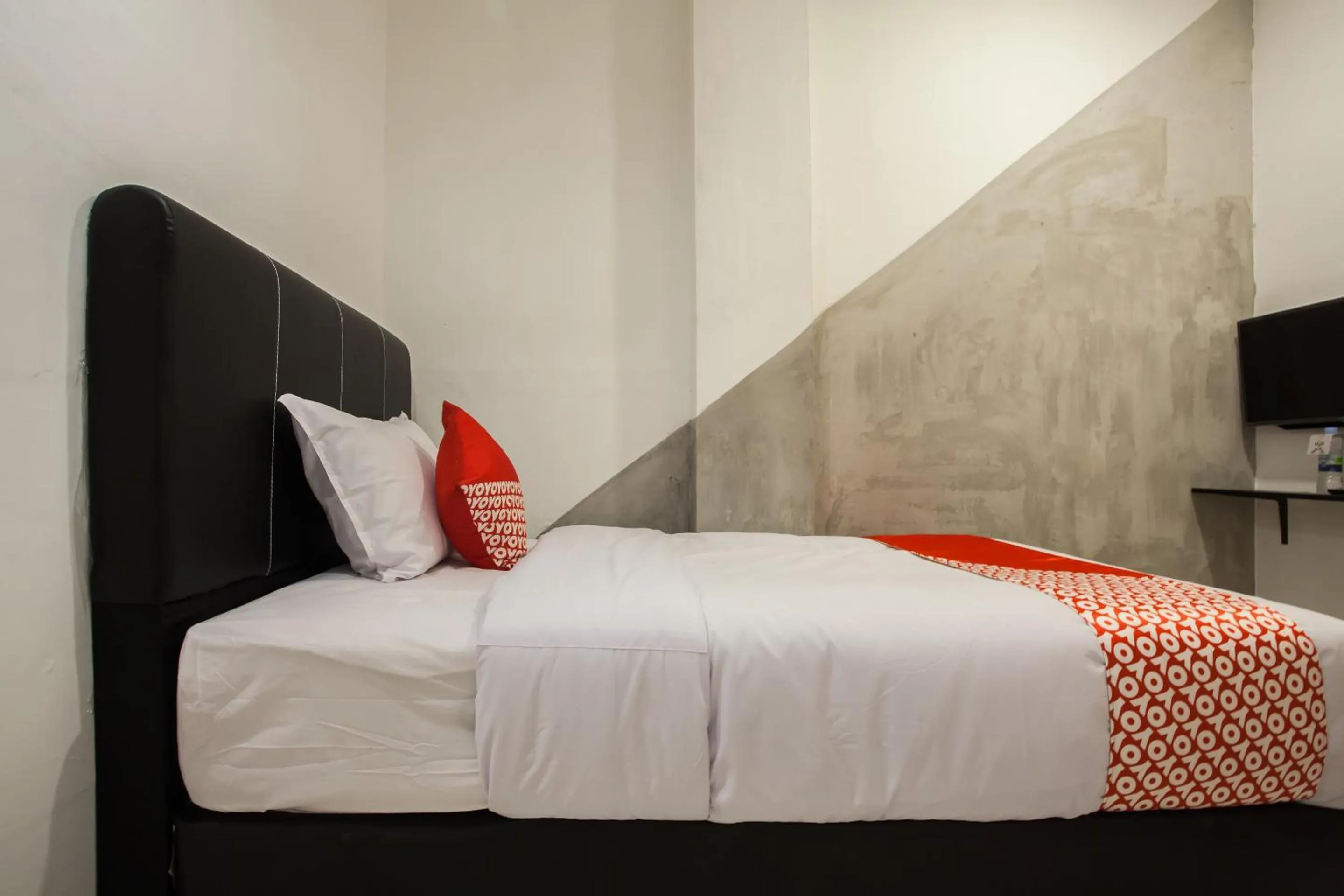 Bedroom, Bed in Hotel O Mono Guest House