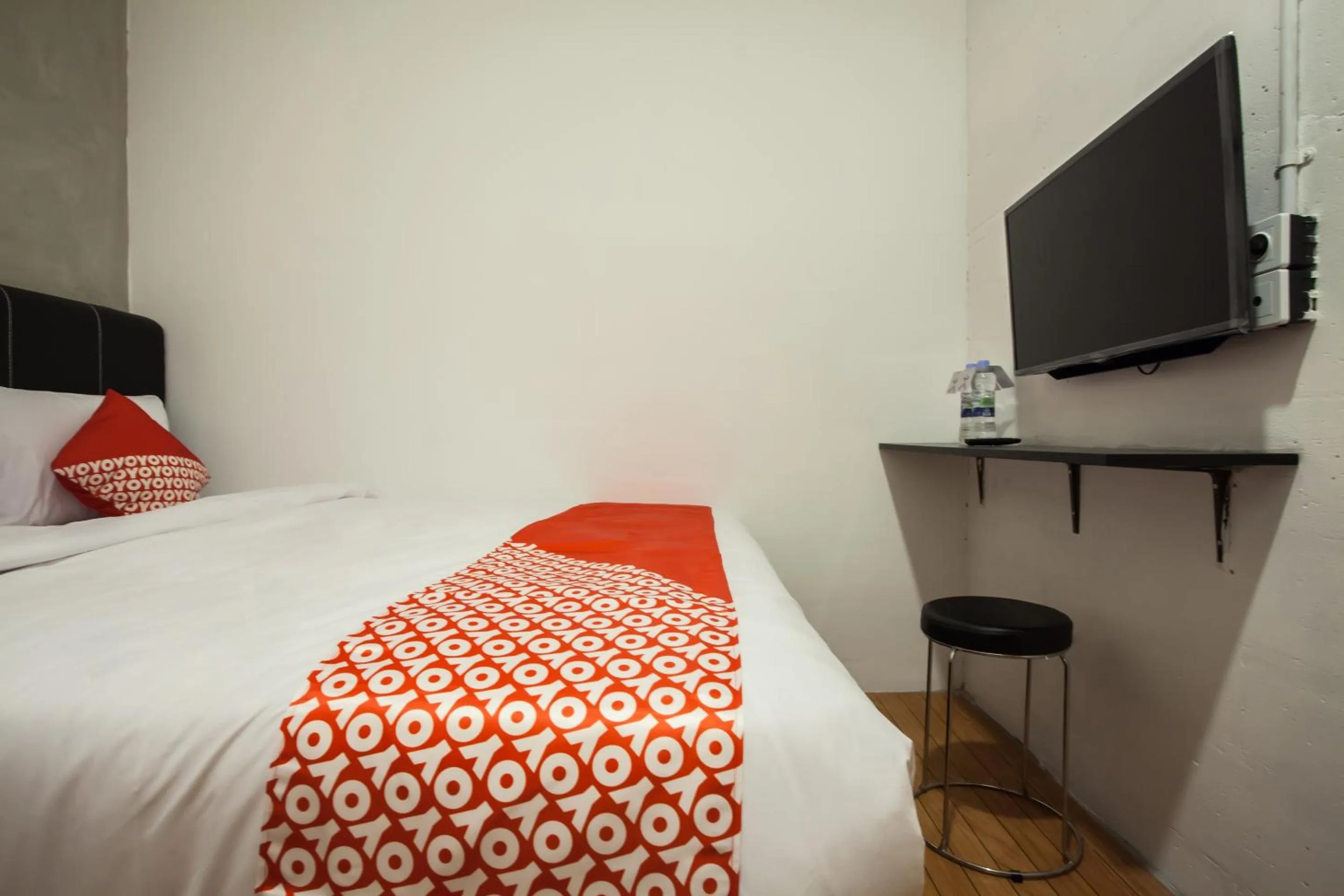 Bedroom, Bed in Hotel O Mono Guest House