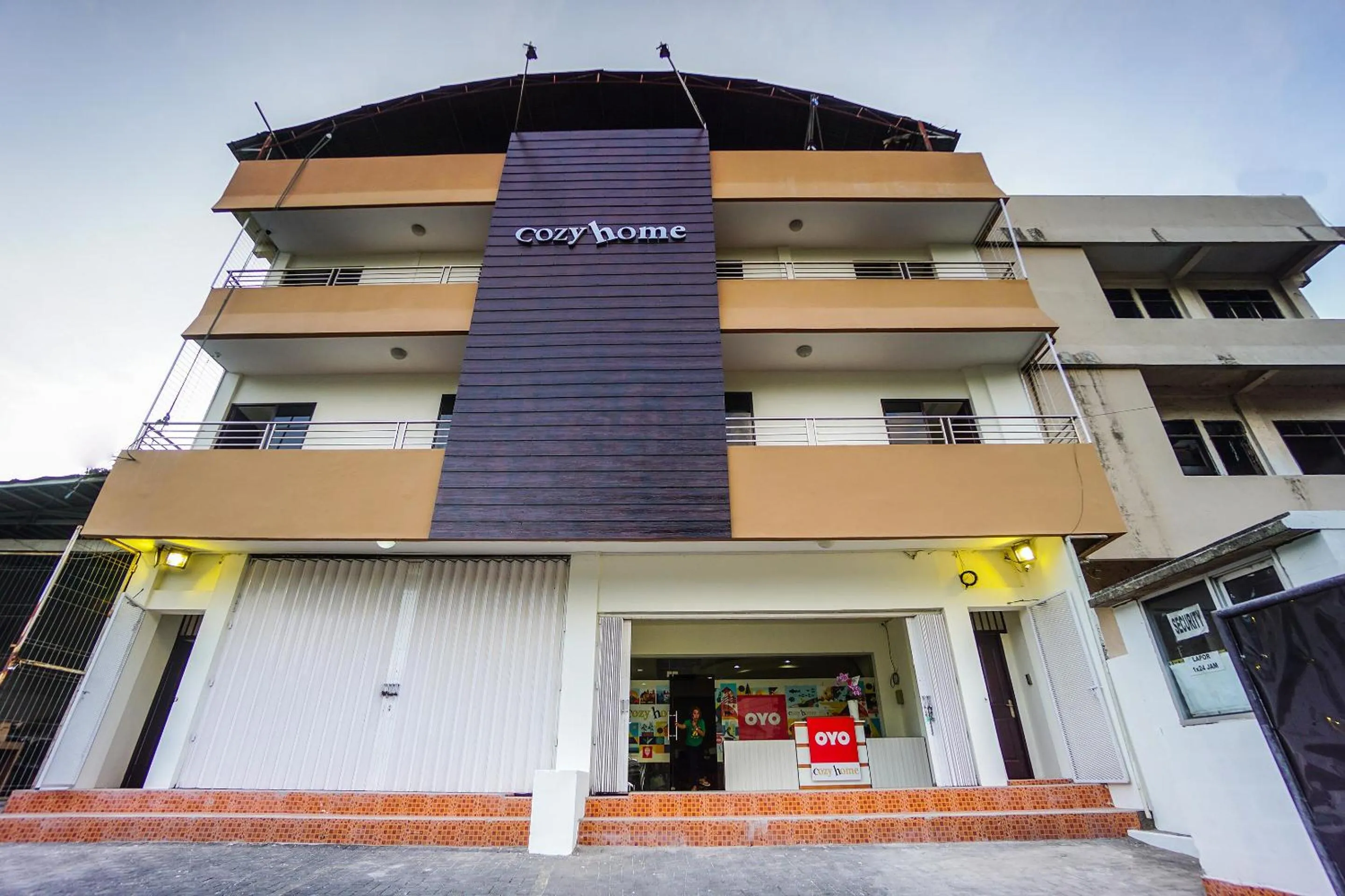 Facade/entrance in Super OYO 1838 COZY Home