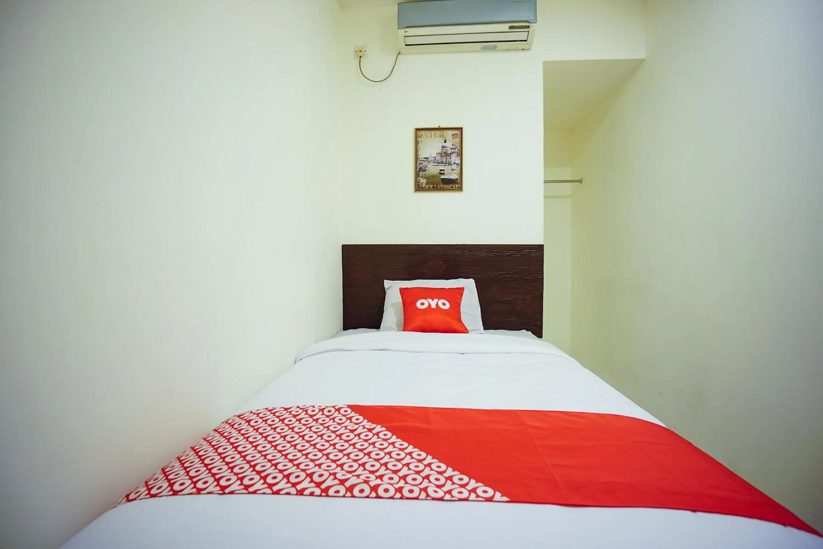 Bedroom in Super OYO 1838 COZY Home