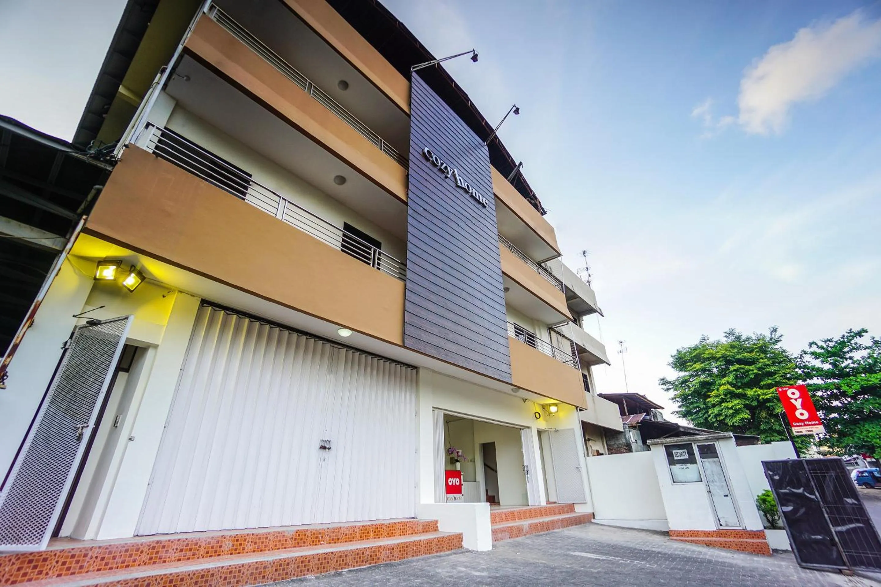 Facade/entrance in Super OYO 1838 COZY Home