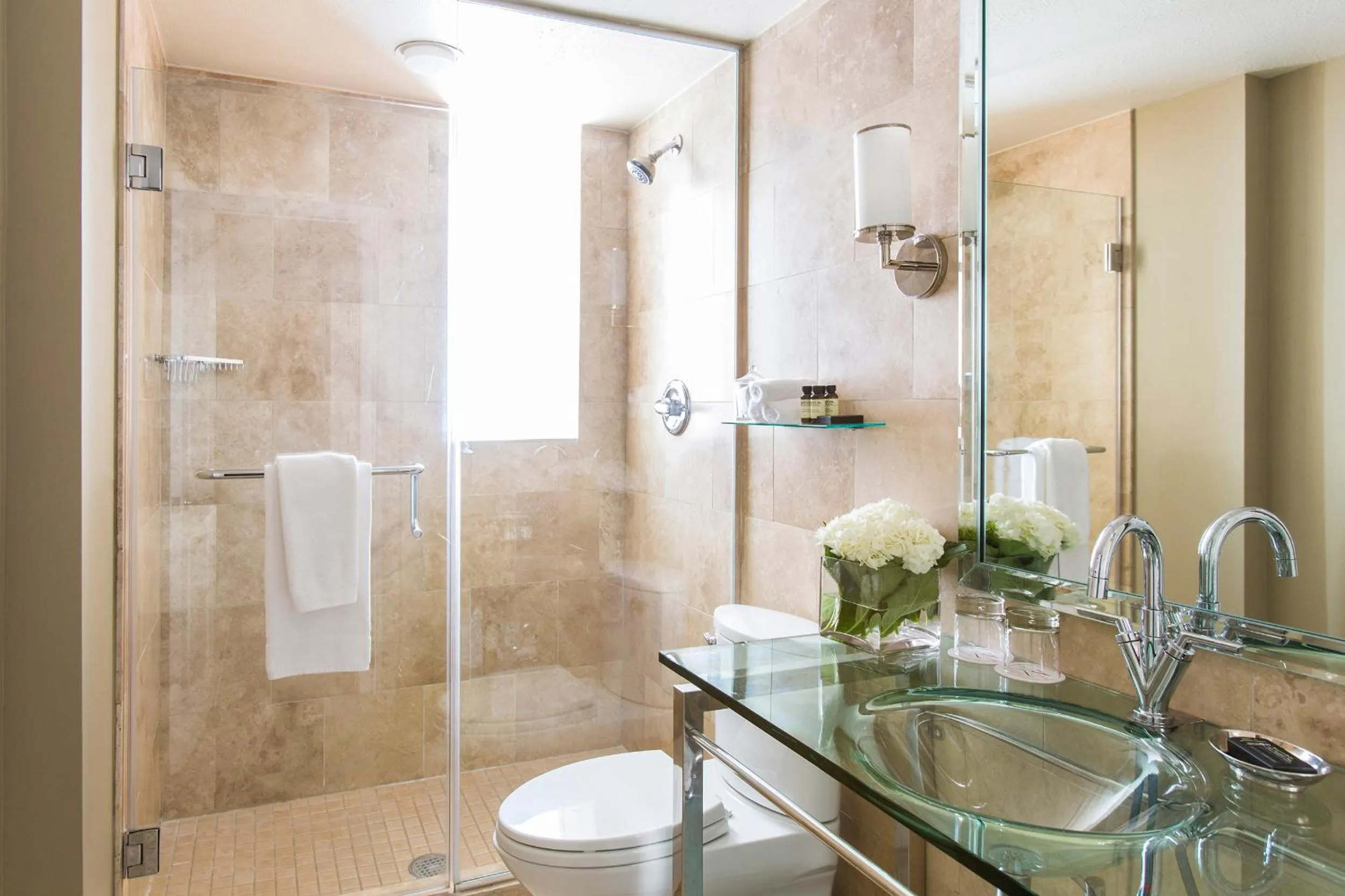 Bathroom in Hotel Zaza Houston Museum District