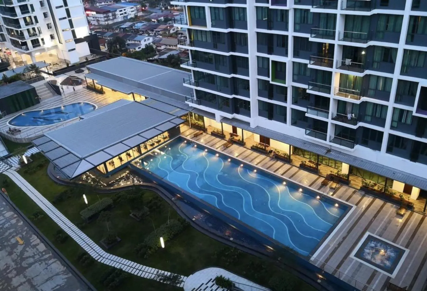 Swimming pool in Luco Apartments @ Viva City Megamall