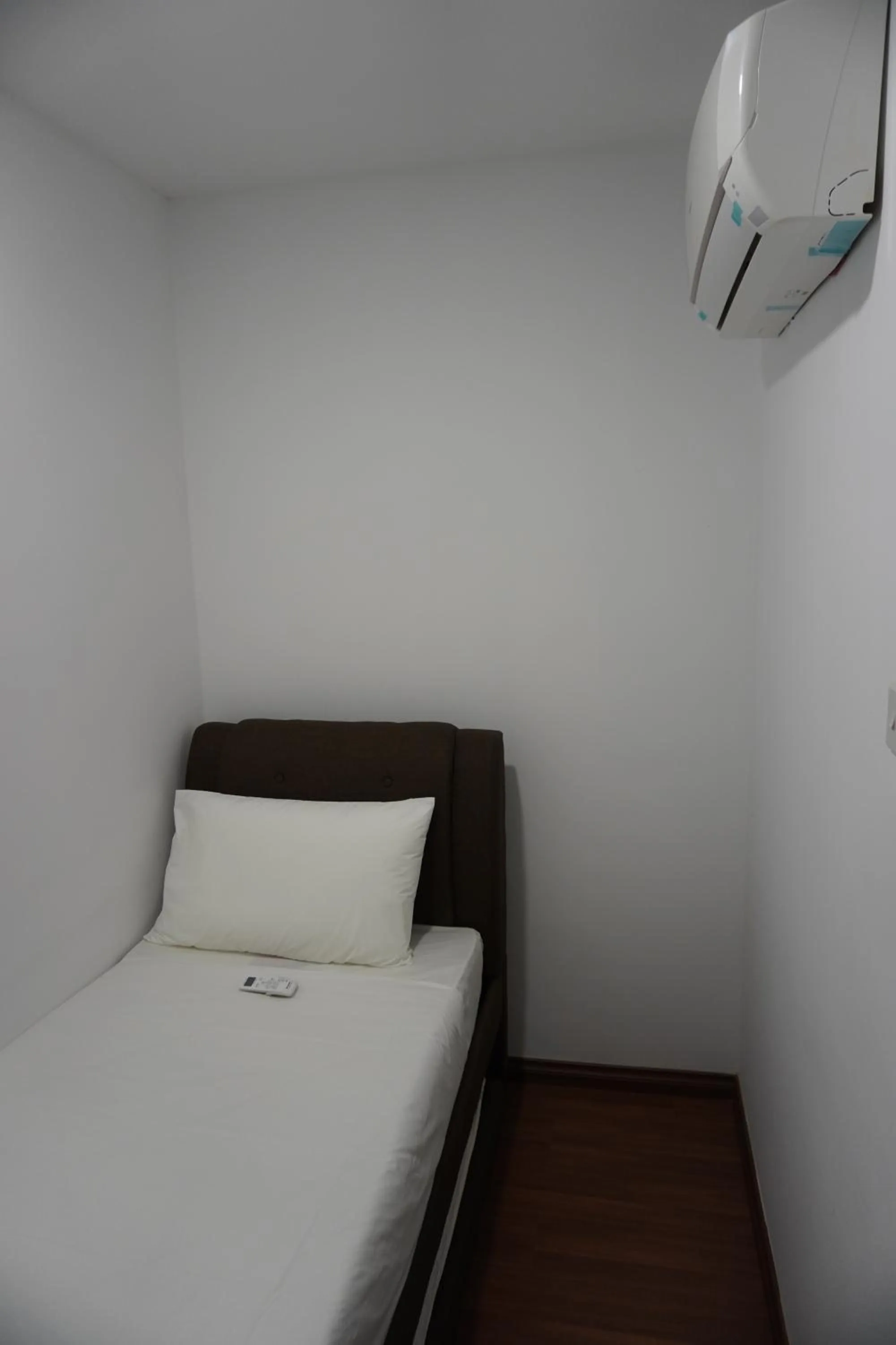 Bed in Luco Apartments @ Viva City Megamall