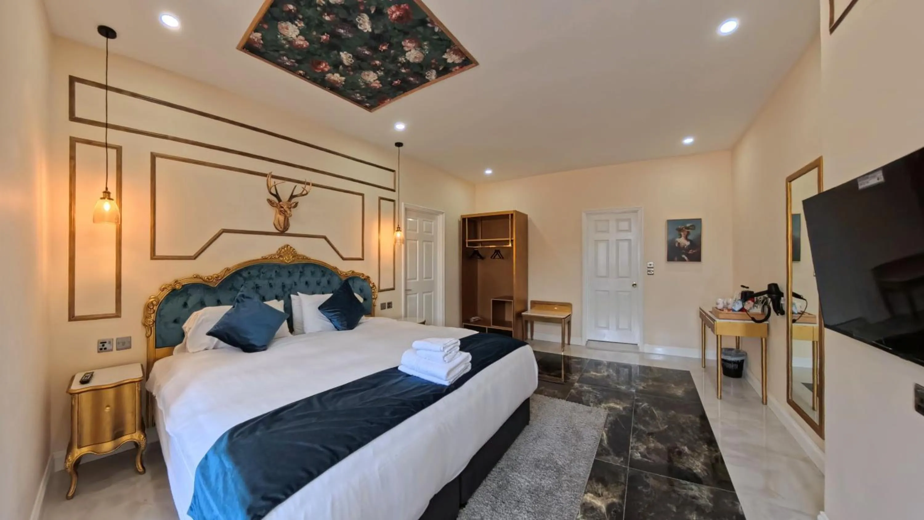 TV and multimedia, Bed in Muthu Fort William Hotel