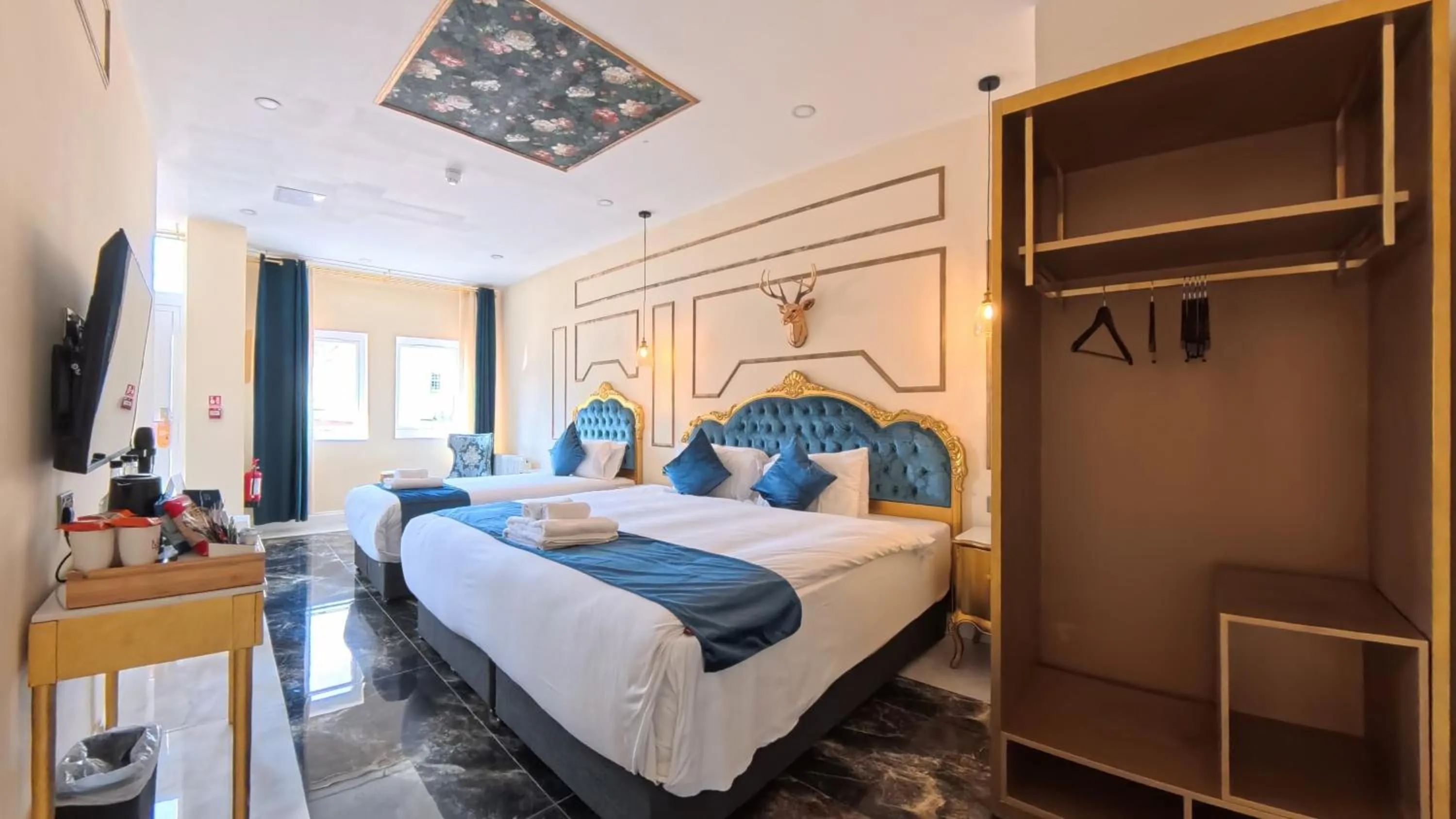 TV and multimedia, Bed in Muthu Fort William Hotel