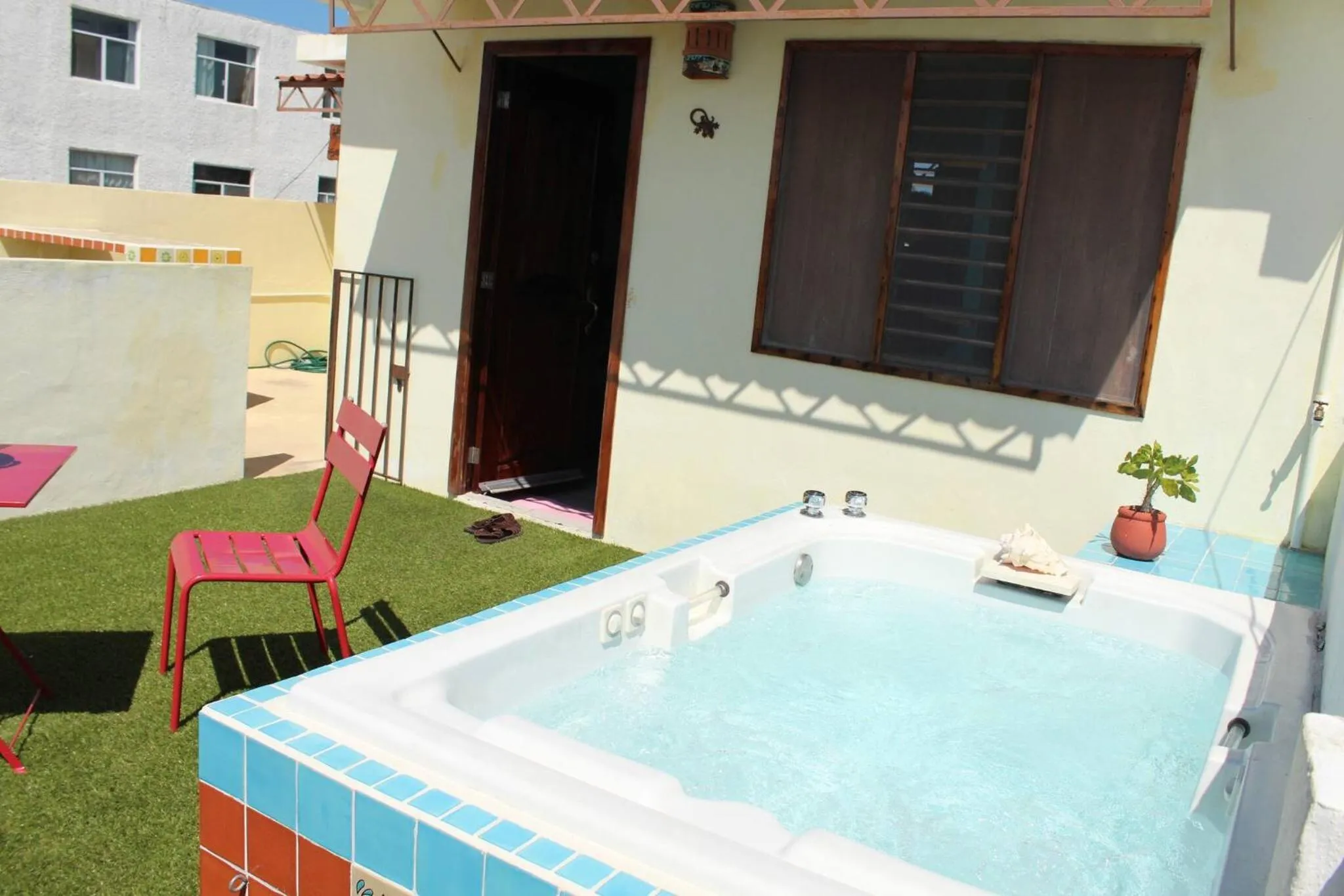 Hot Tub in Cancun Guest House 4 Terrace Tub