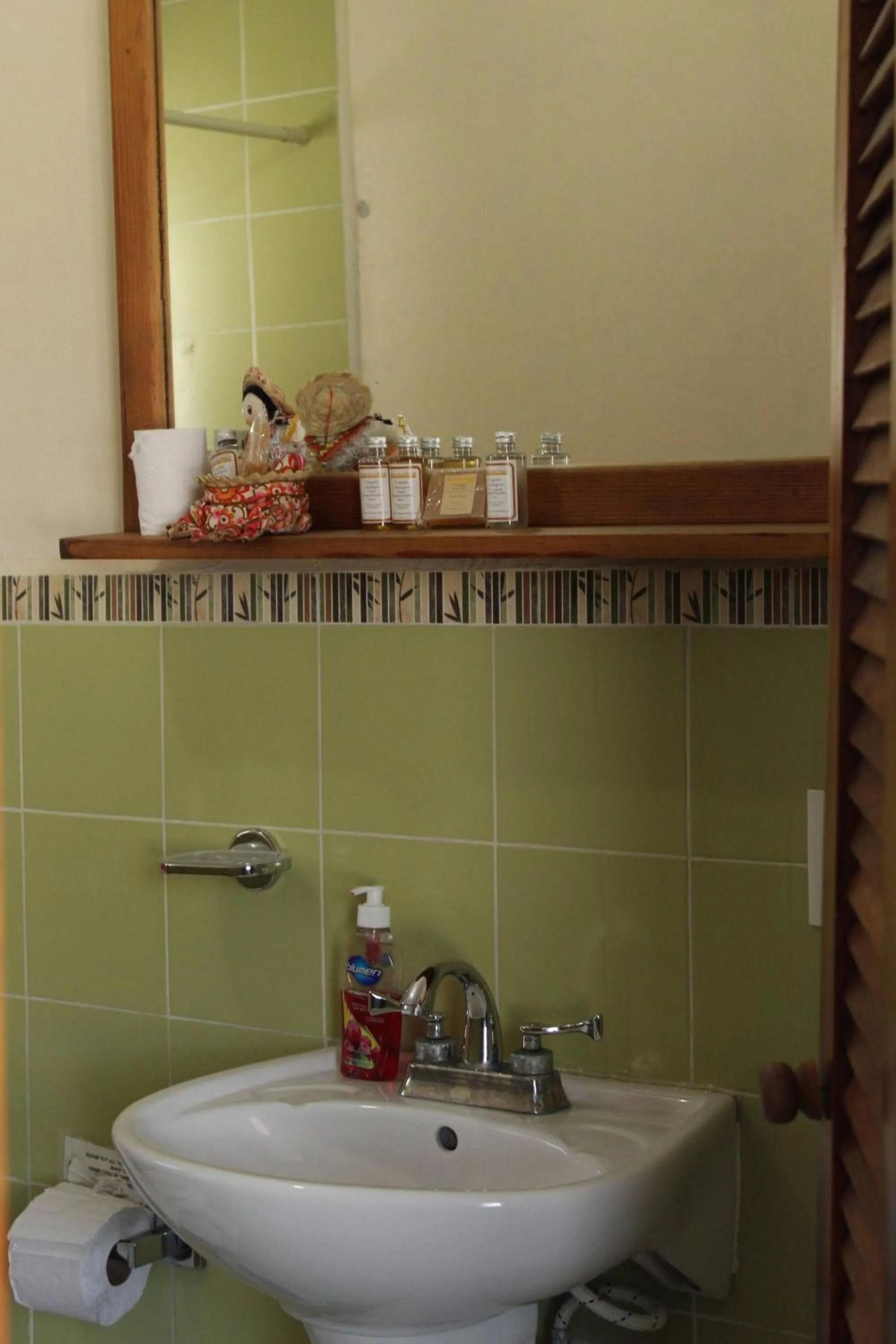 Toilet in Cancun Guest House 4 Terrace Tub