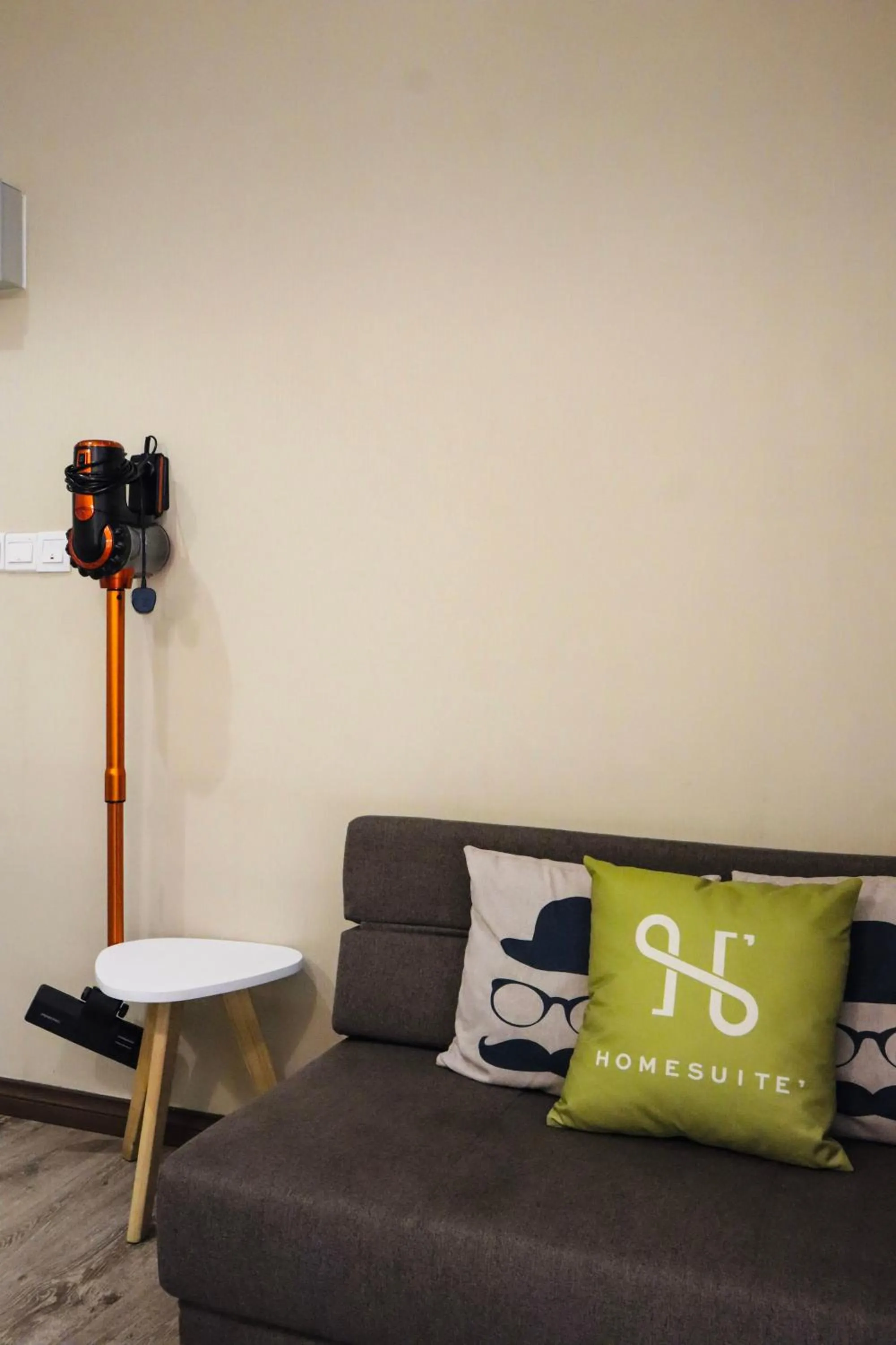 Living room in Homesuite' Home at Aeropod SOVO