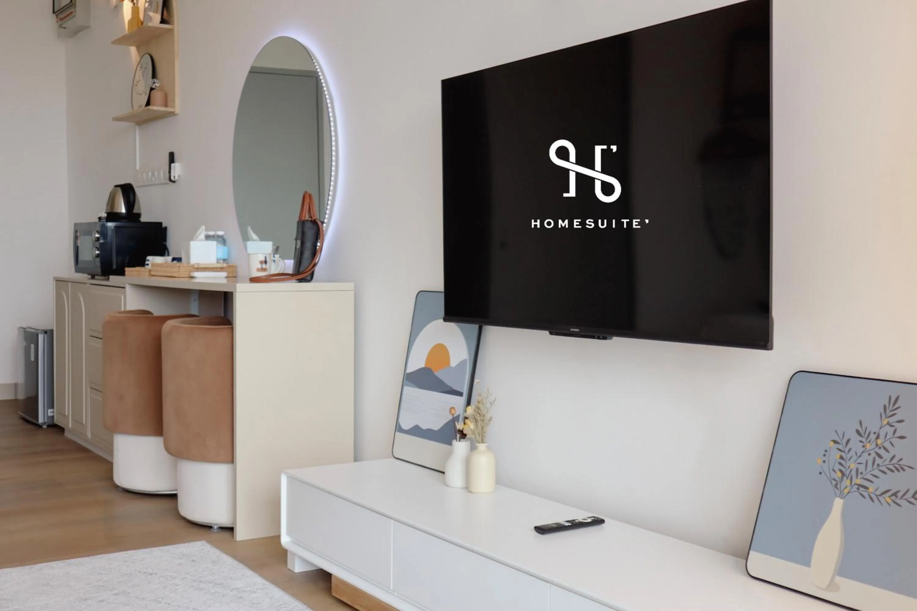 TV and multimedia in Homesuite' Home at Aeropod SOVO