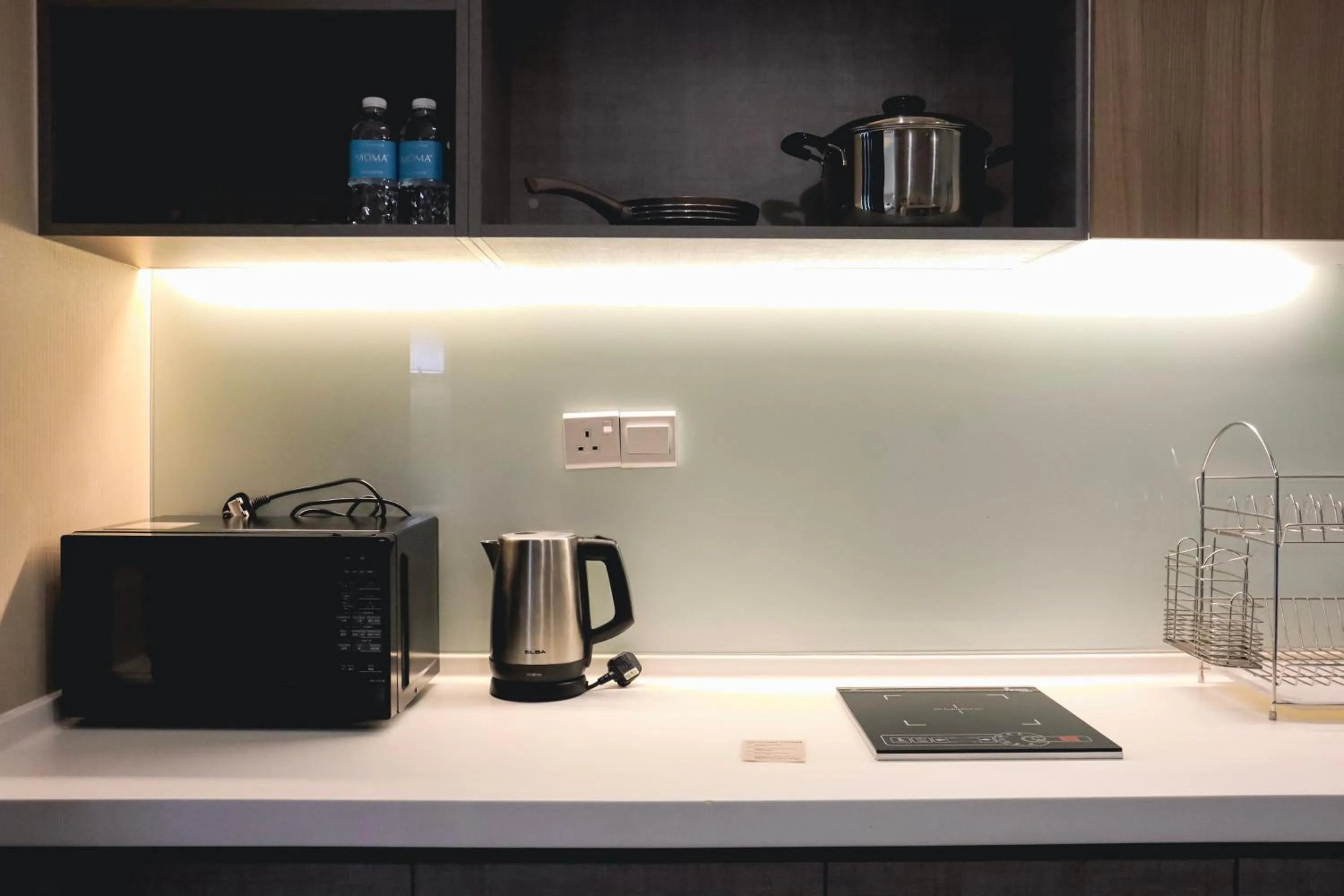 Coffee/tea facilities in Homesuite' Home at Aeropod SOVO