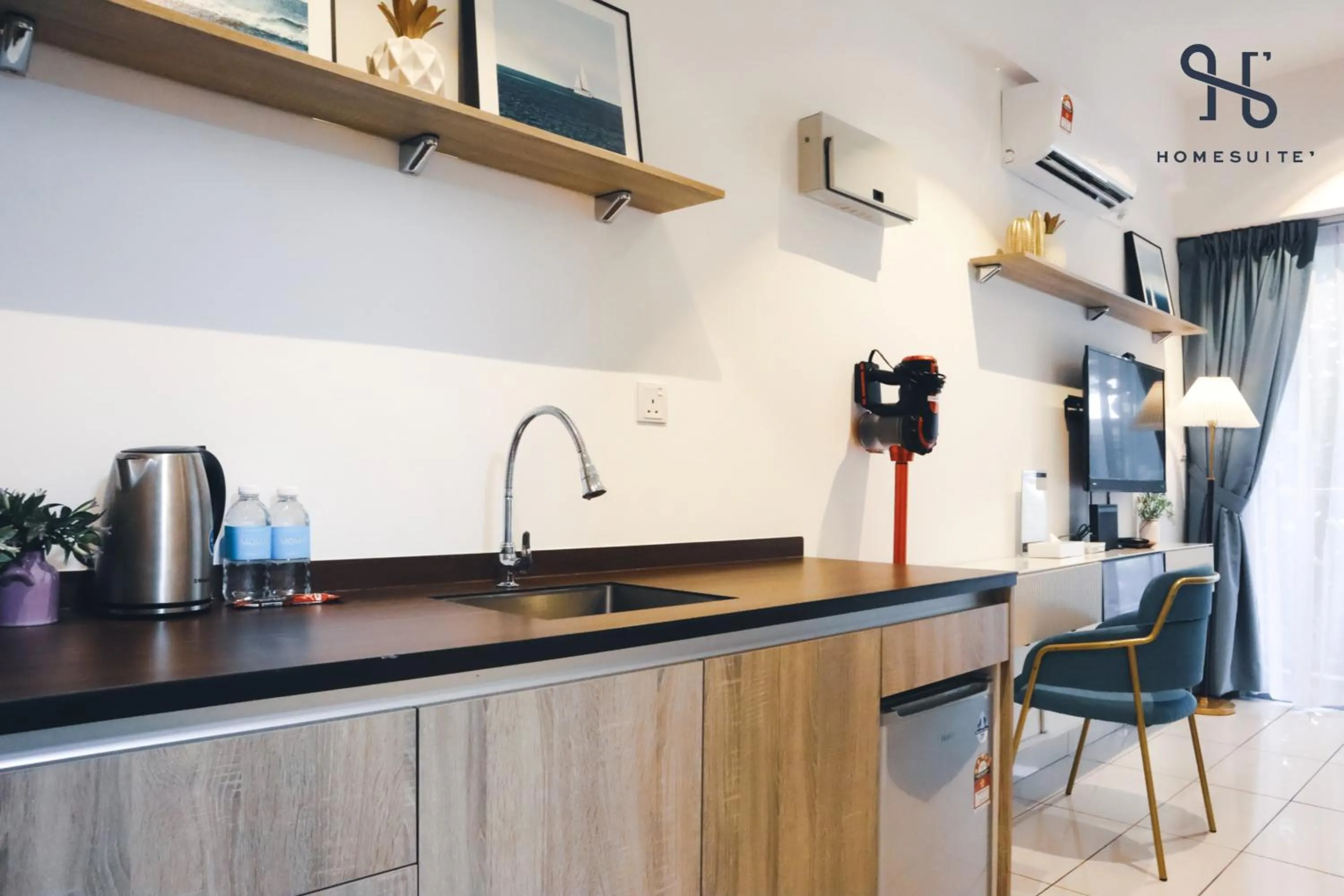 Coffee/tea facilities in Homesuite' Home at Aeropod SOVO