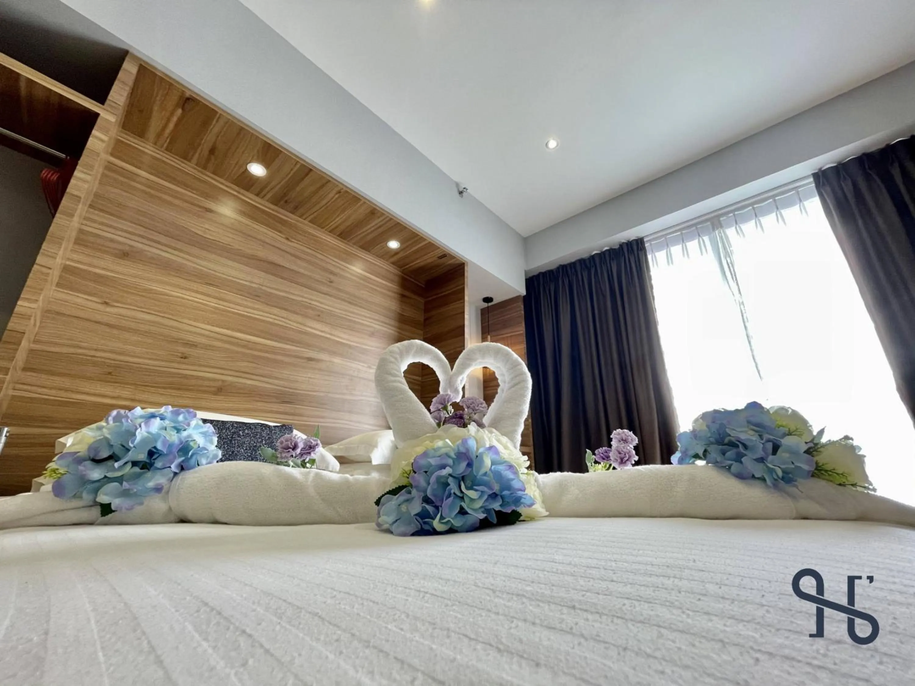 Bed in Homesuite' Home at Aeropod SOVO