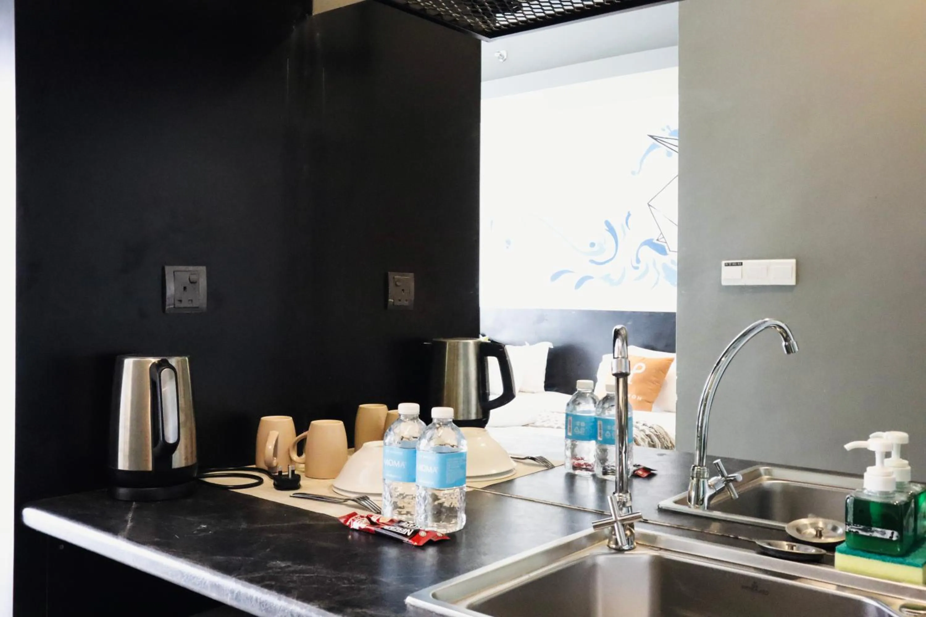 Coffee/tea facilities in Homesuite' Home at Aeropod SOVO