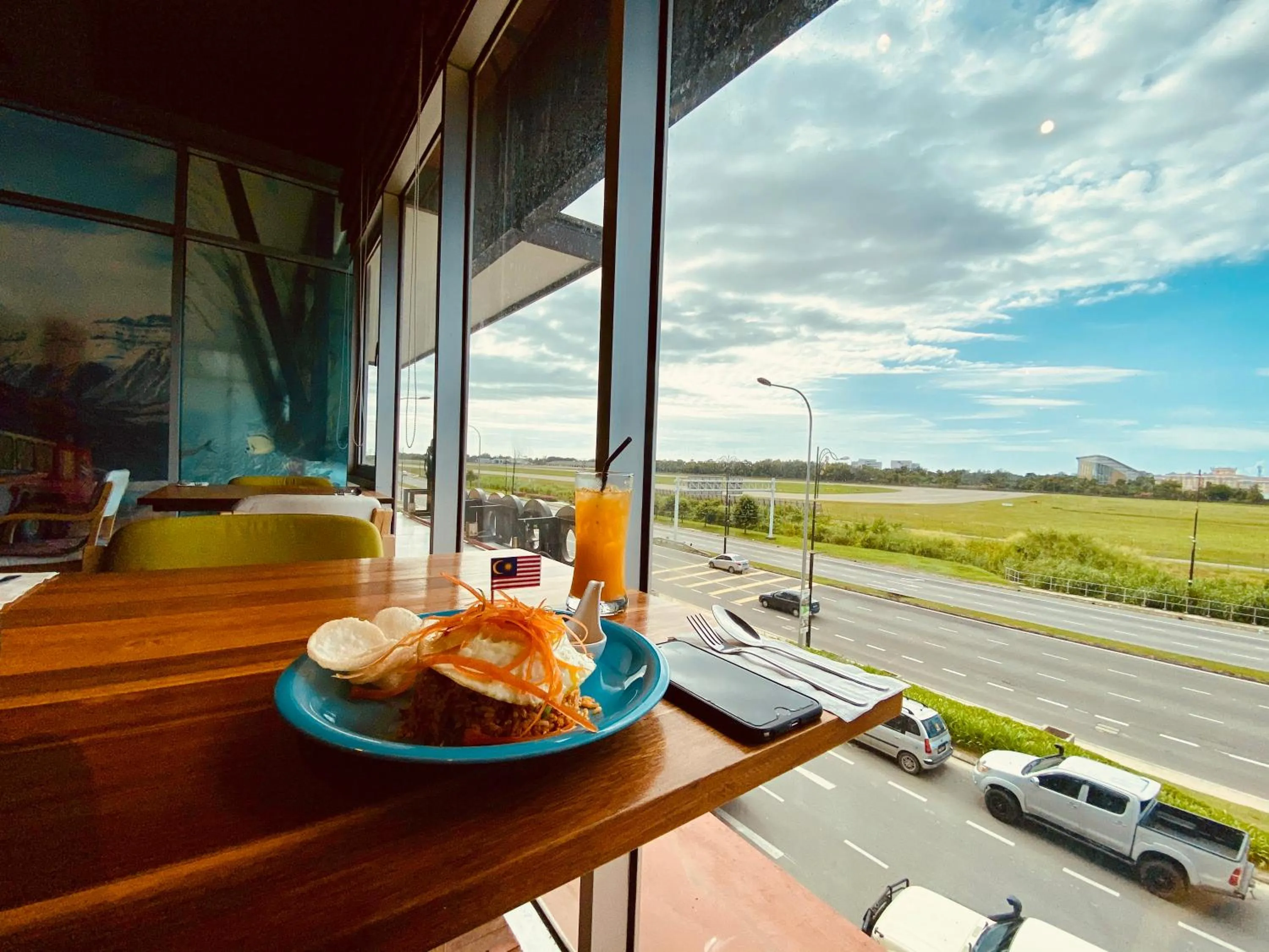 Restaurant/places to eat in Homesuite' Home at Aeropod SOVO