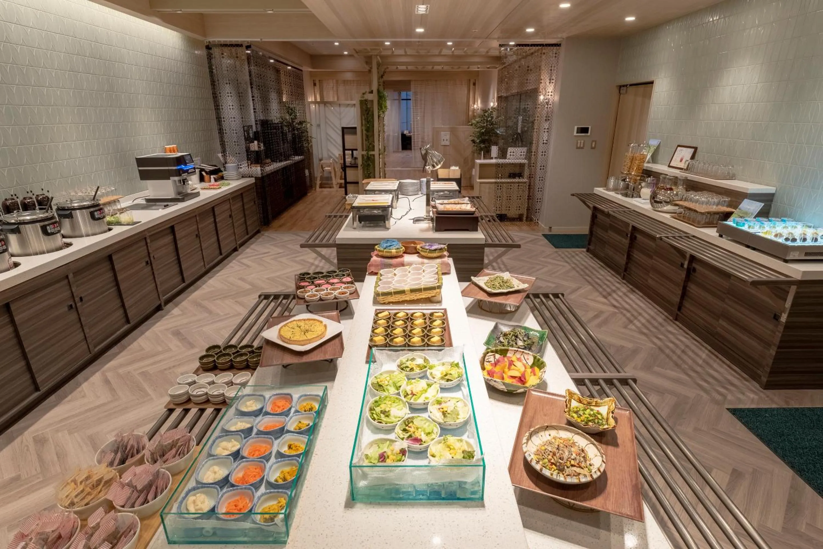 Restaurant/places to eat in Hotel Keihan Sendai