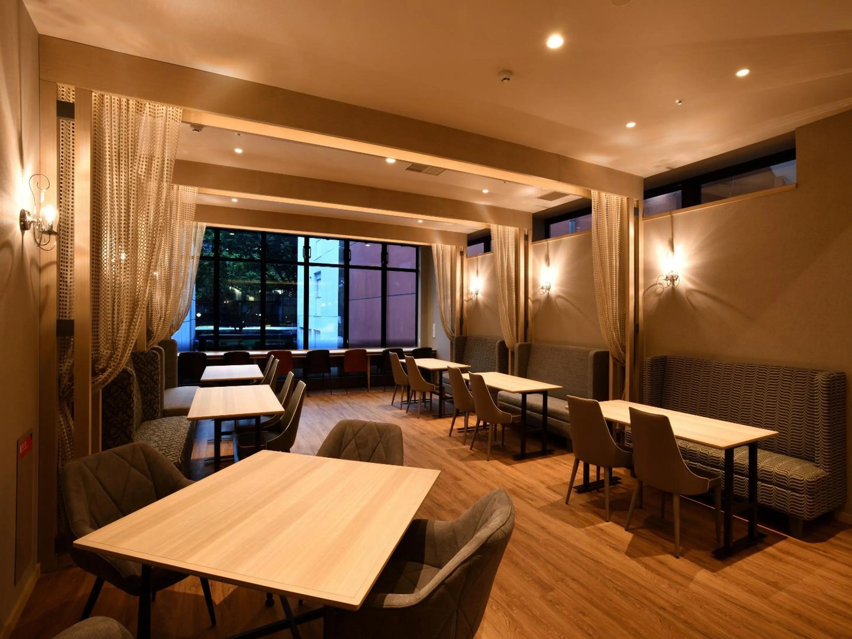 Restaurant/places to eat in Hotel Keihan Sendai
