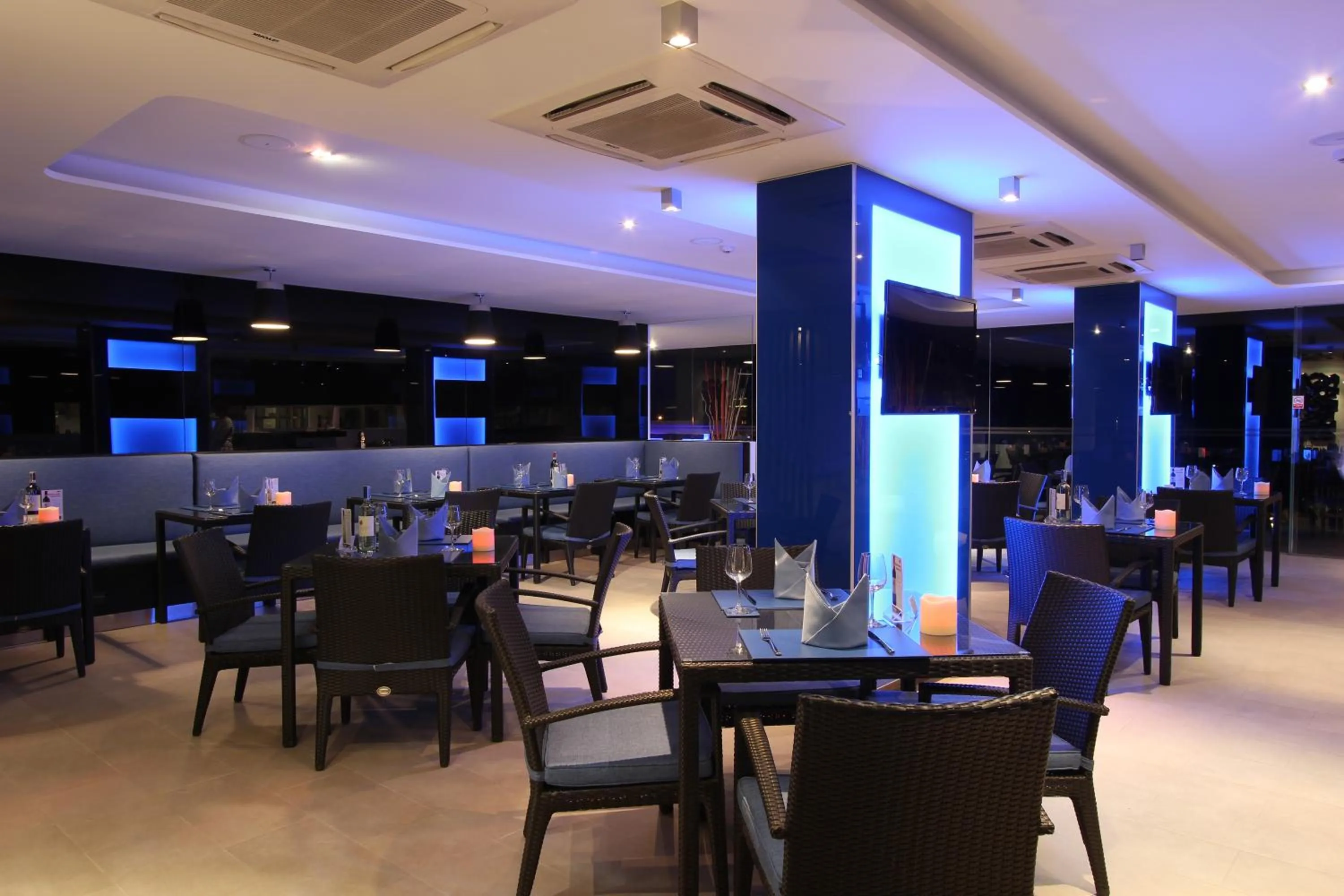 Restaurant/places to eat in Lets Phuket Twin Sands Resort & Spa