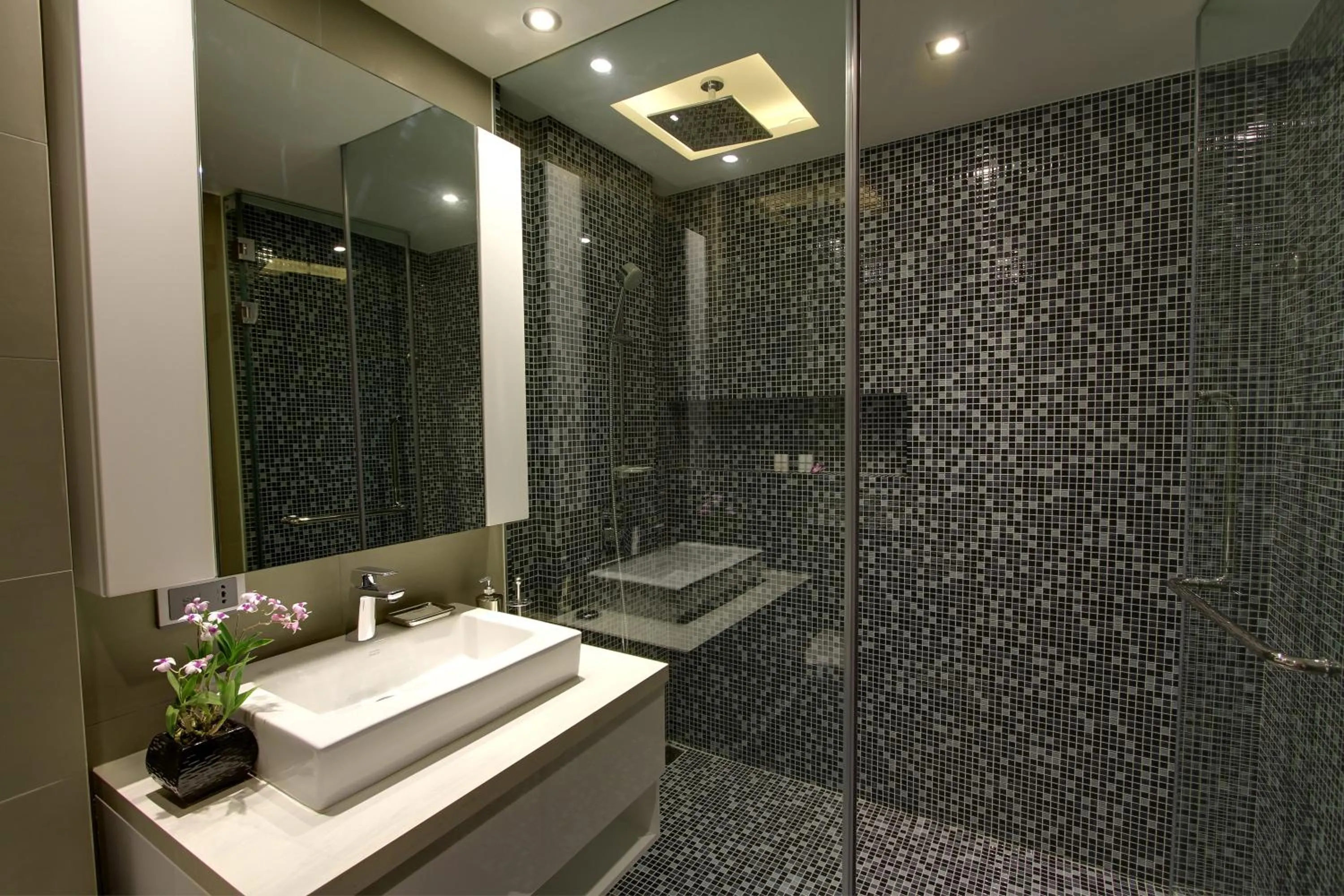 Shower in Lets Phuket Twin Sands Resort & Spa