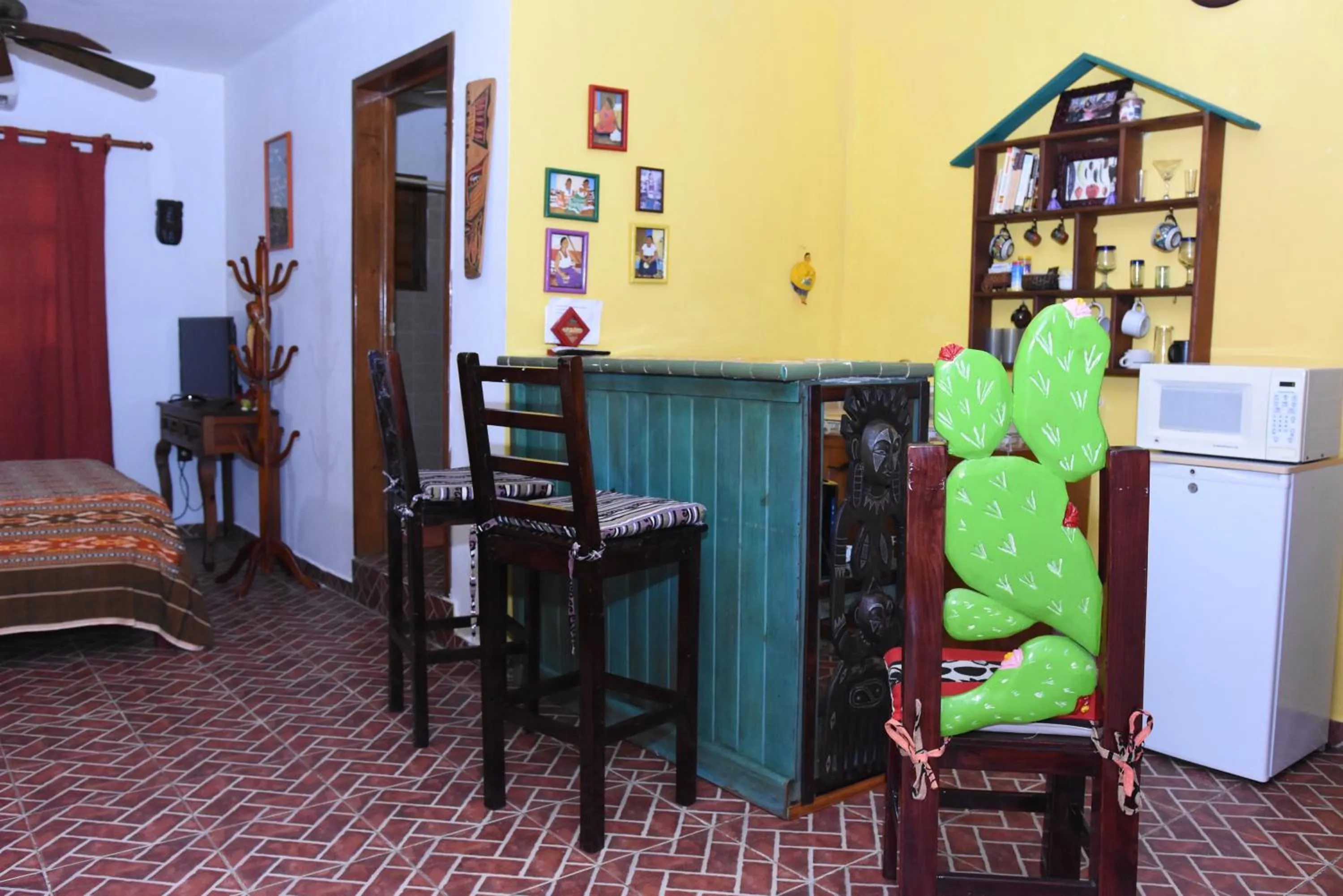 kitchen, Bed in Cancun Guest House 2