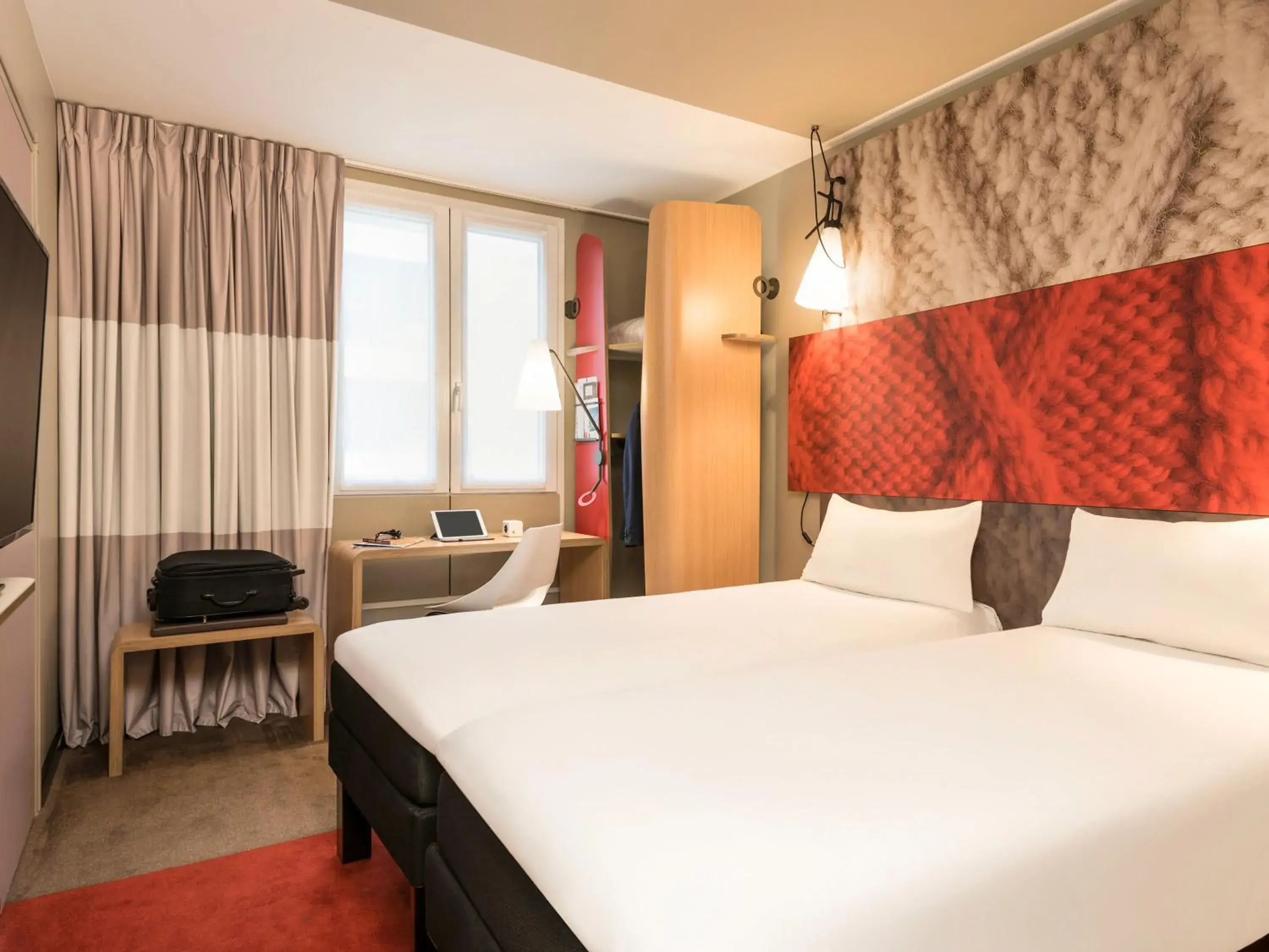Standard Twin Room in ibis Compiegne Standard Twin Room in ibis Compiegne