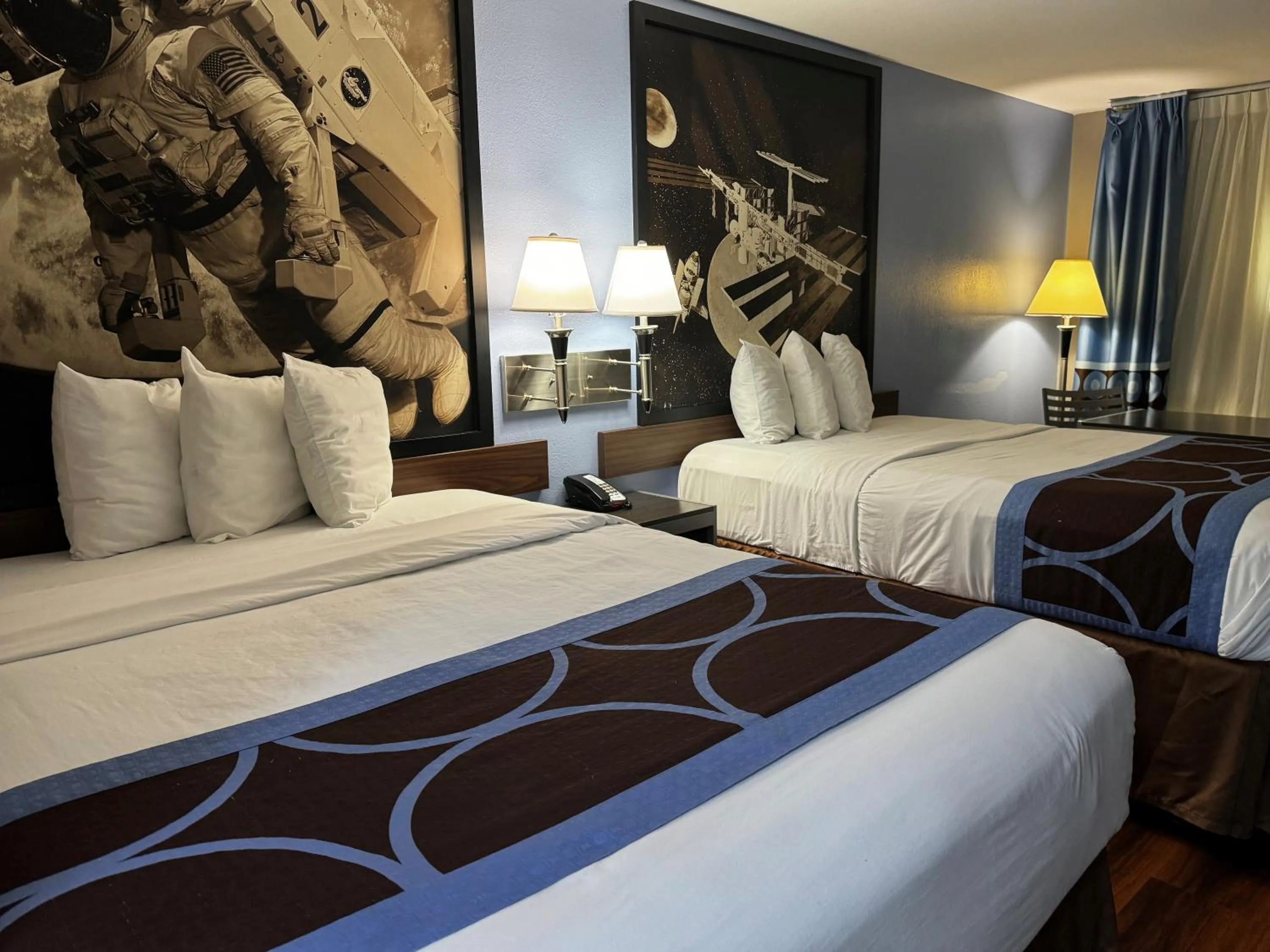 Bedroom in Super 8 by Wyndham Houston Webster NASA