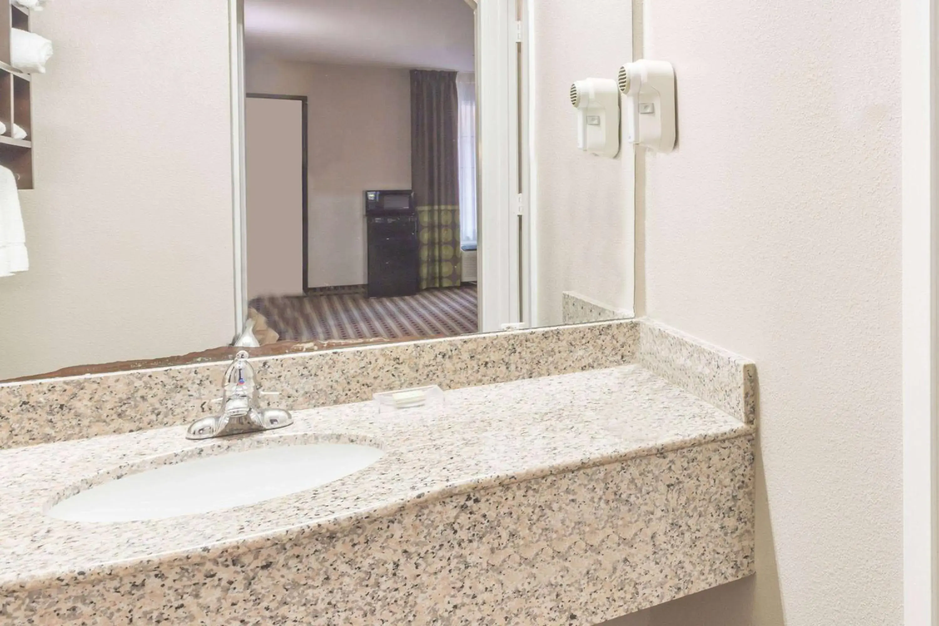 Photo of the whole room in Super 8 by Wyndham Houston Webster NASA Photo of the whole room in Super 8 by Wyndham Houston Webster NASA