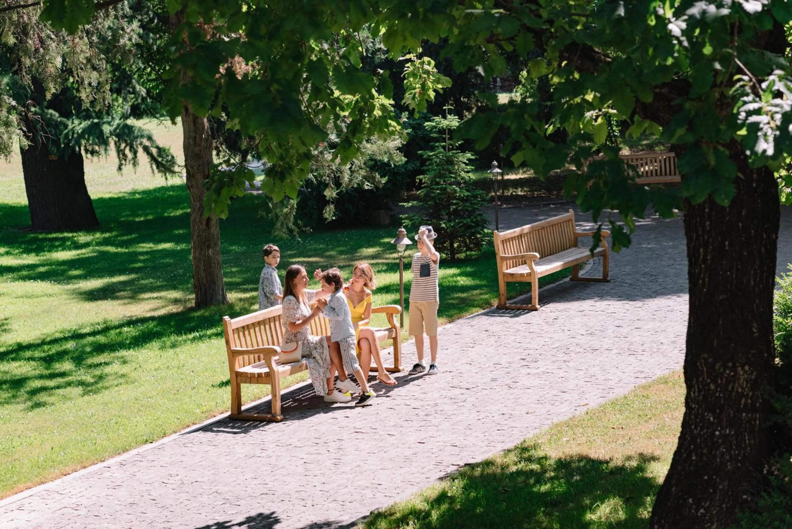 People in Vazisubani Estate