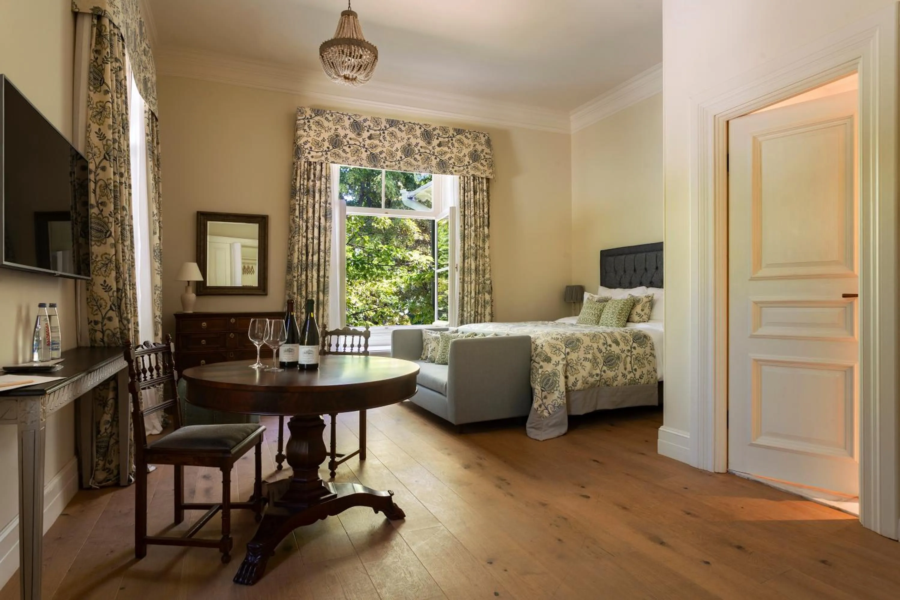 Seating area, Bed in Vazisubani Estate