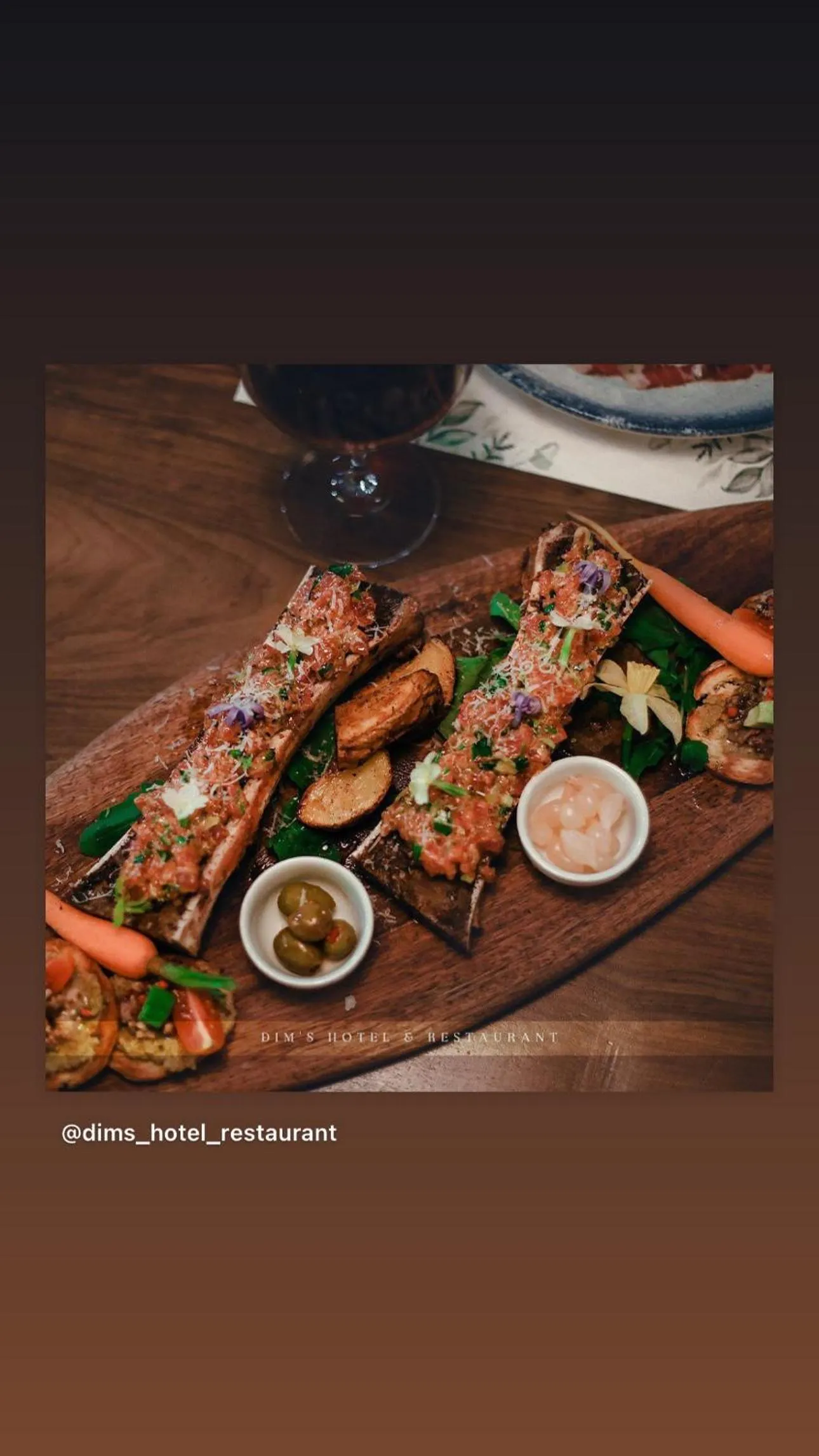 Food and drinks in Dim's Hotel & Restaurant