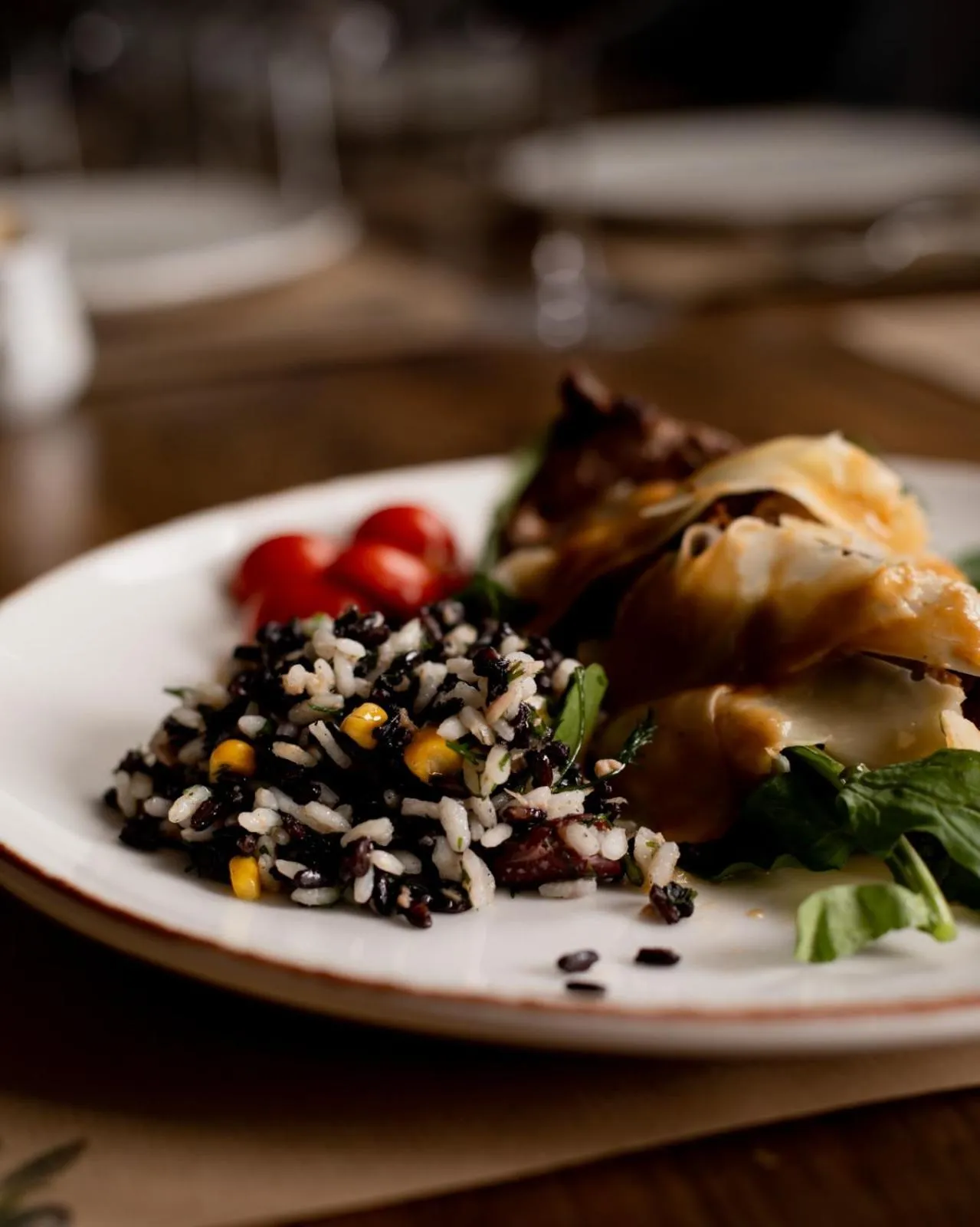 Food and drinks in Dim's Hotel & Restaurant