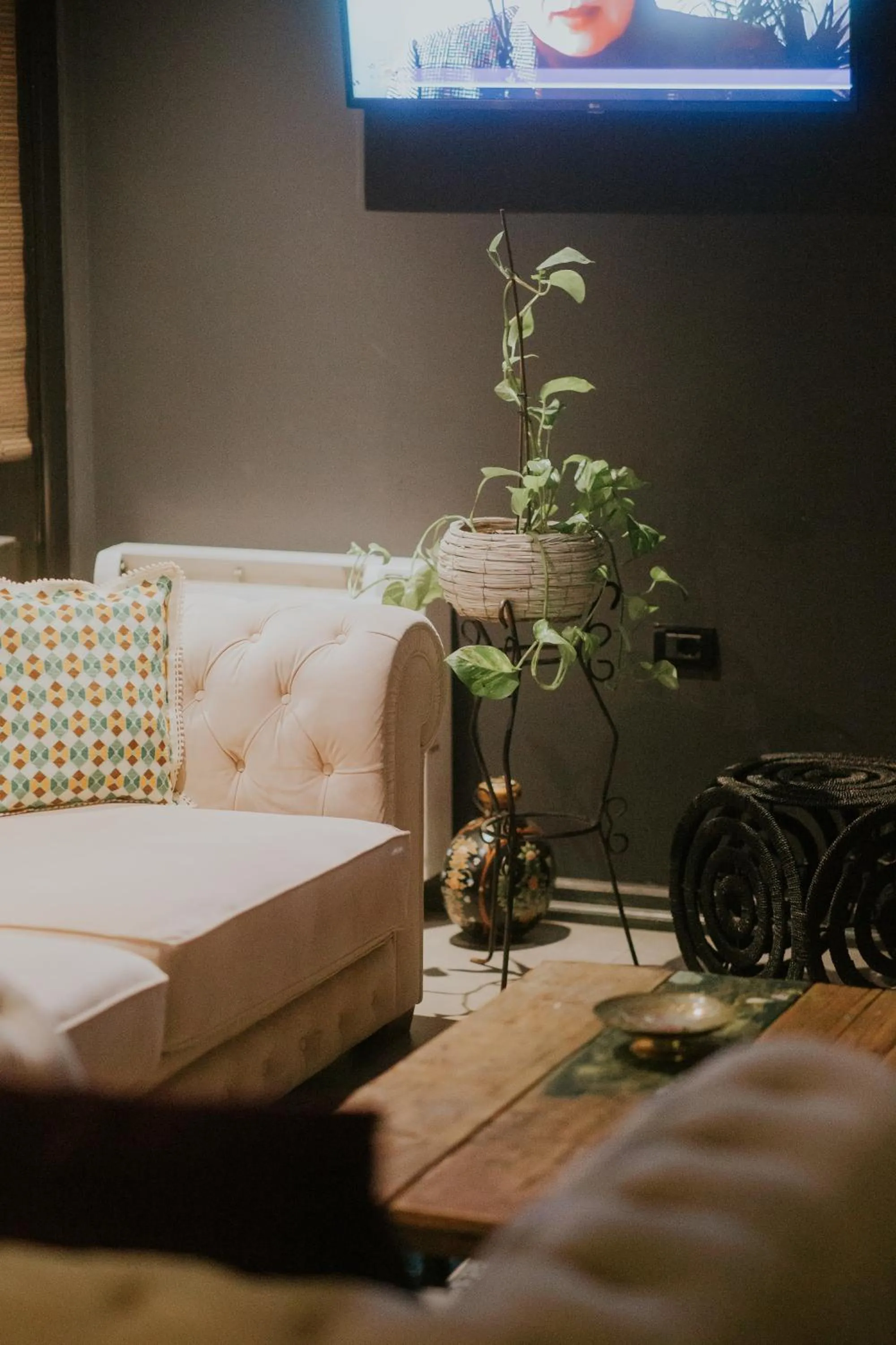 TV and multimedia in Dim's Hotel & Restaurant