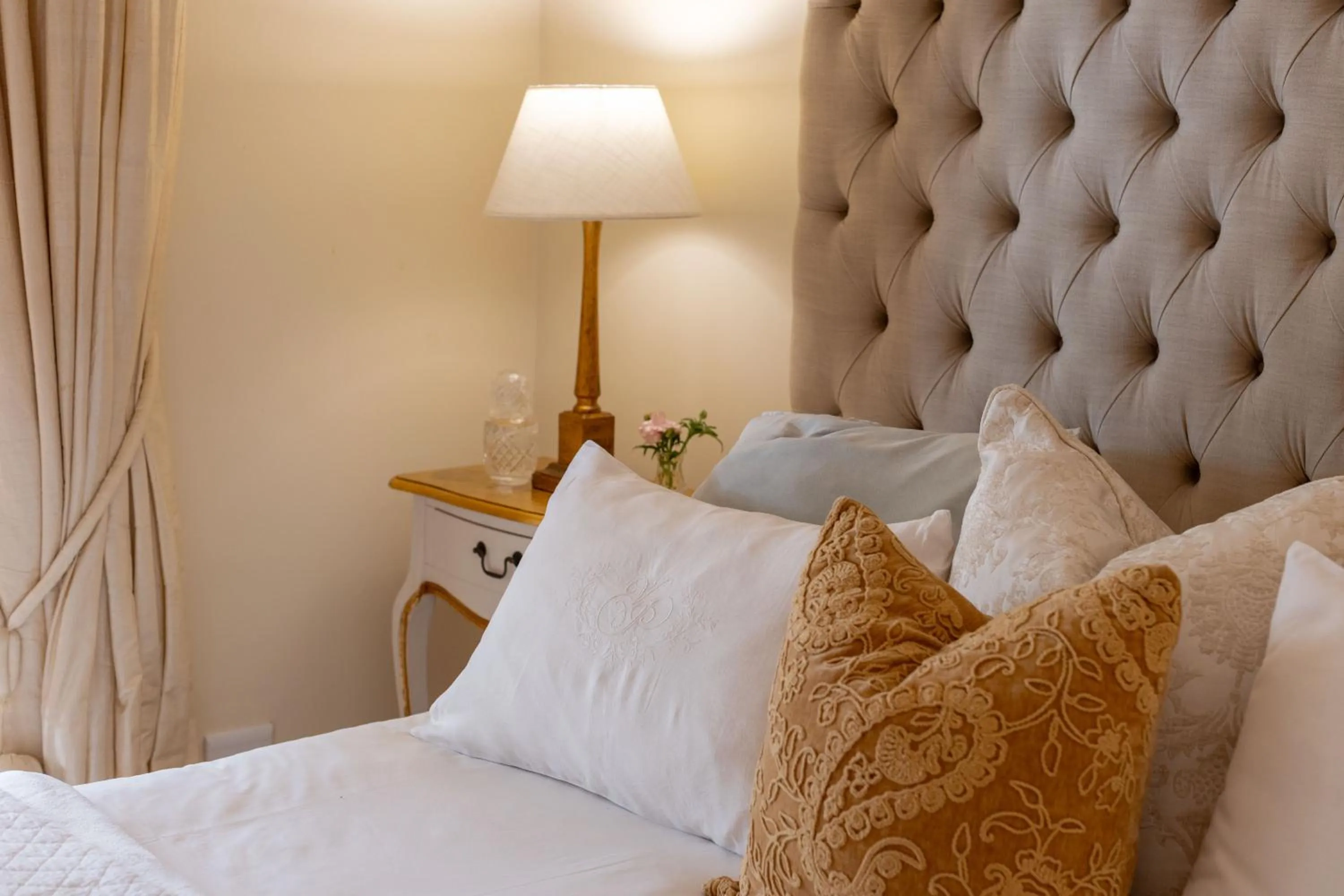 Bed in Villa Puccini