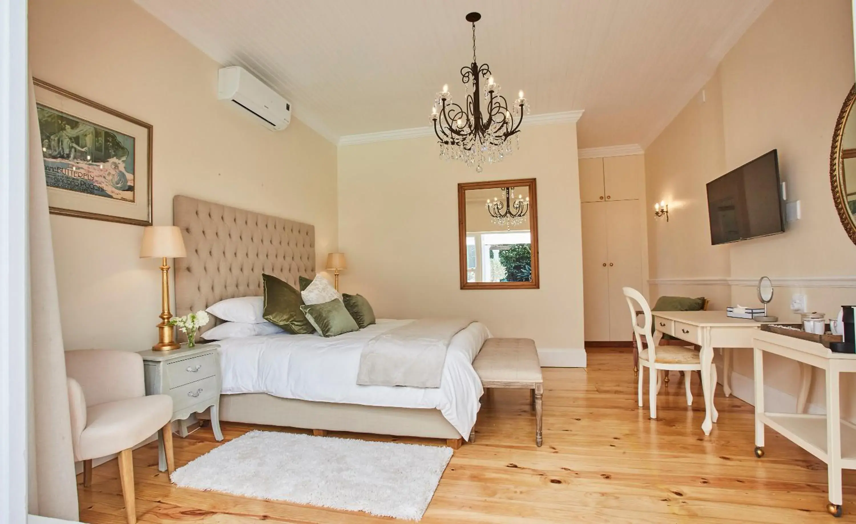 Deluxe Double Room in Villa Puccini Deluxe Double Room in Villa Puccini