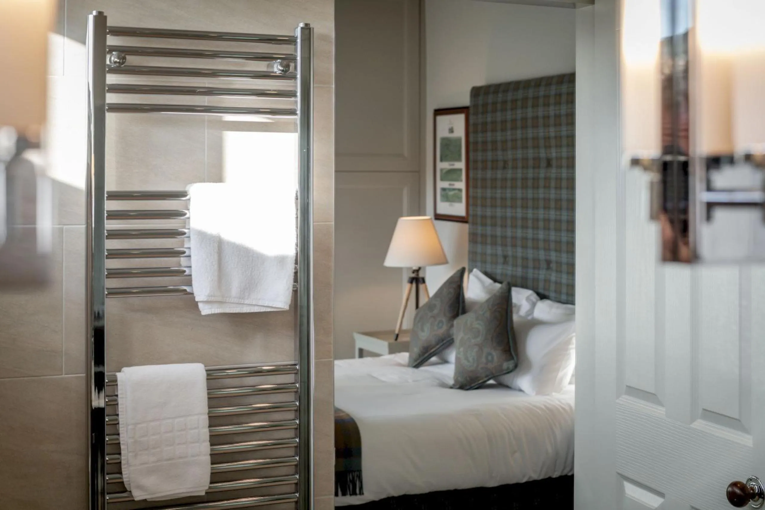 Bathroom, Bed in Gillespie Apartments - Spectacular Penthouse