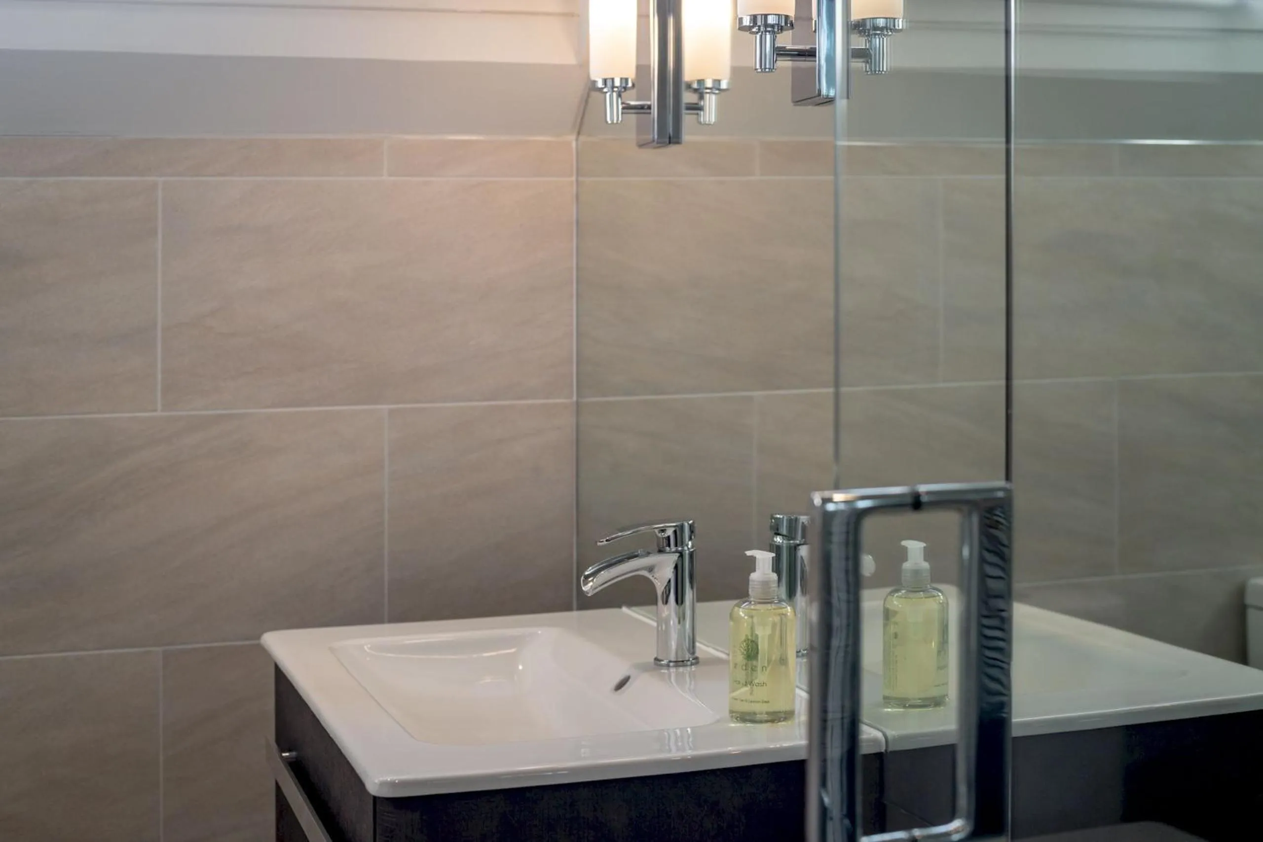 Bathroom in Gillespie Apartments - Spectacular Penthouse