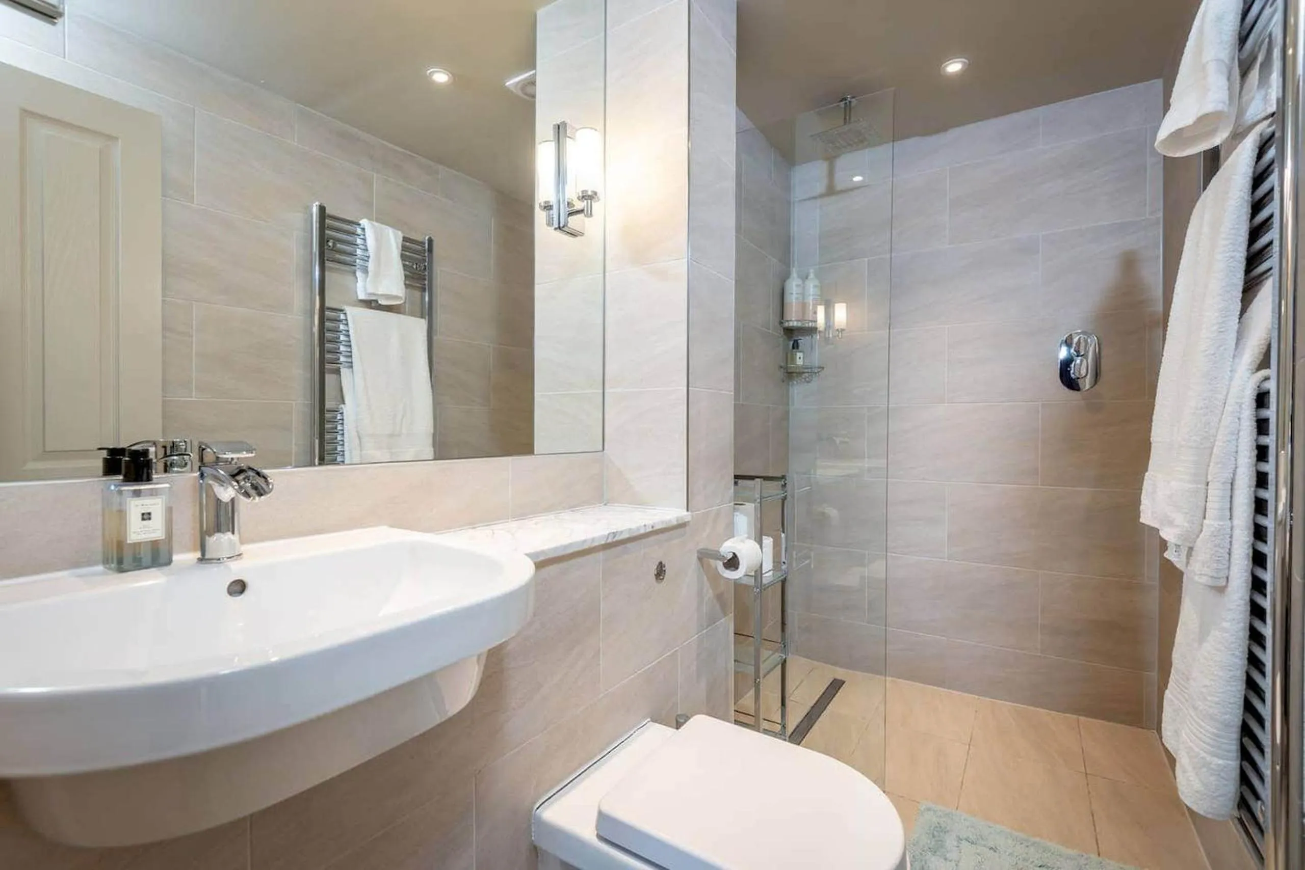 Bathroom in Gillespie Apartments - Spectacular Penthouse
