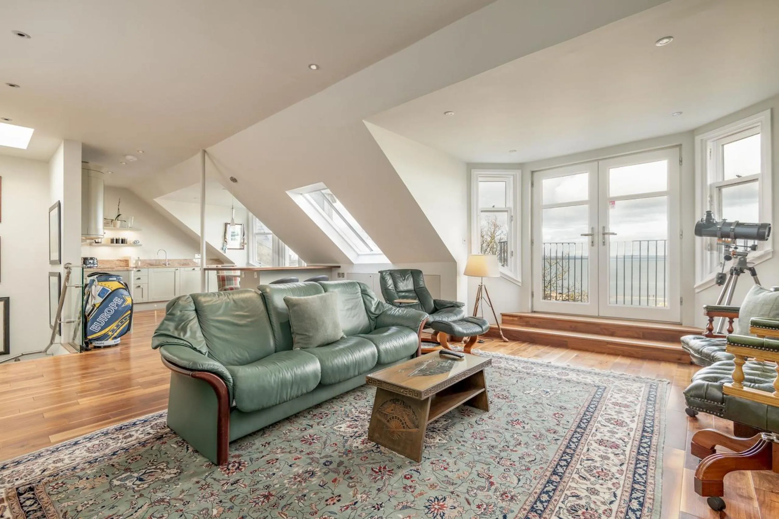 Communal lounge/ TV room in Gillespie Apartments - Spectacular Penthouse