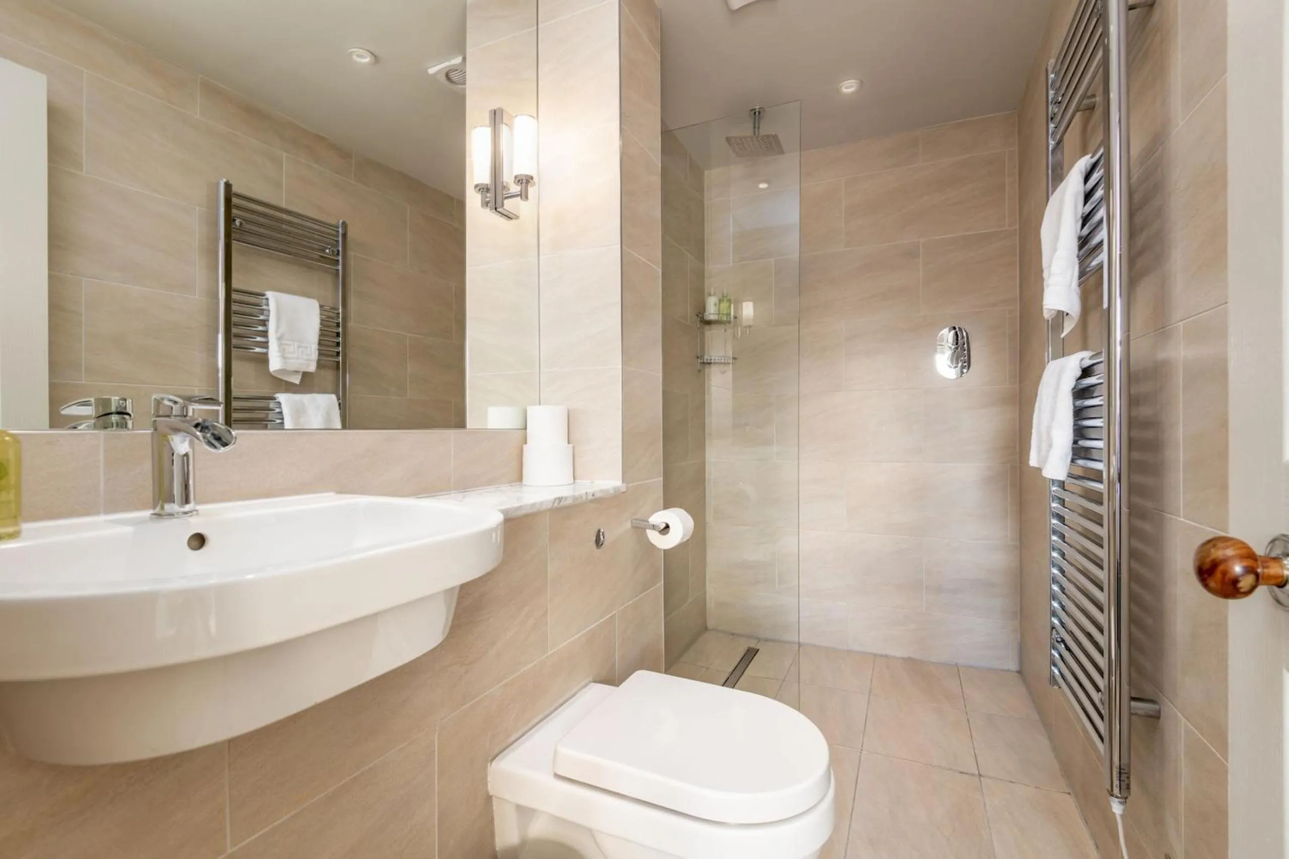 Bathroom in Gillespie Apartments - Spectacular Penthouse