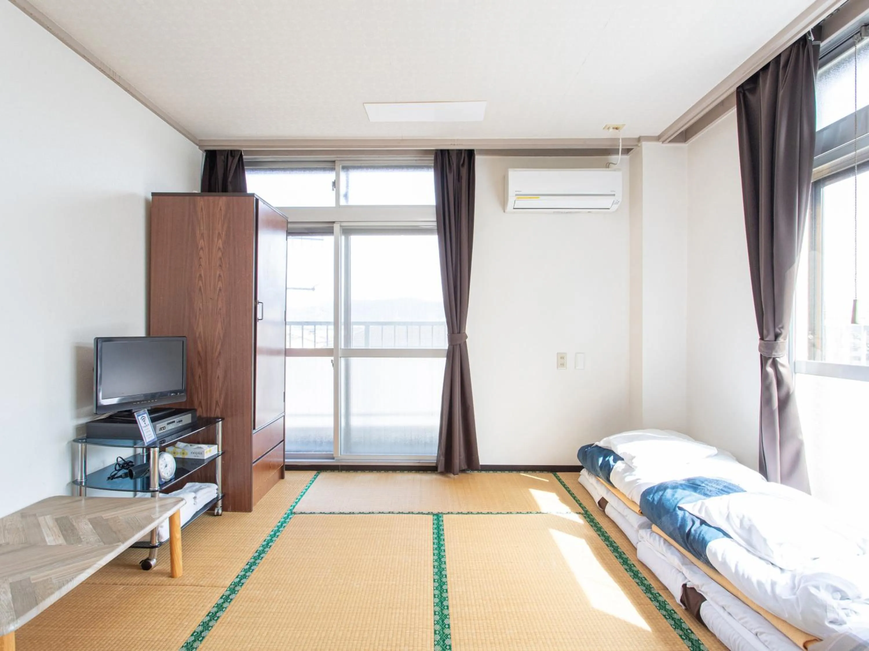 Photo of the whole room, Bed in HOTEL Tsuru Sendai